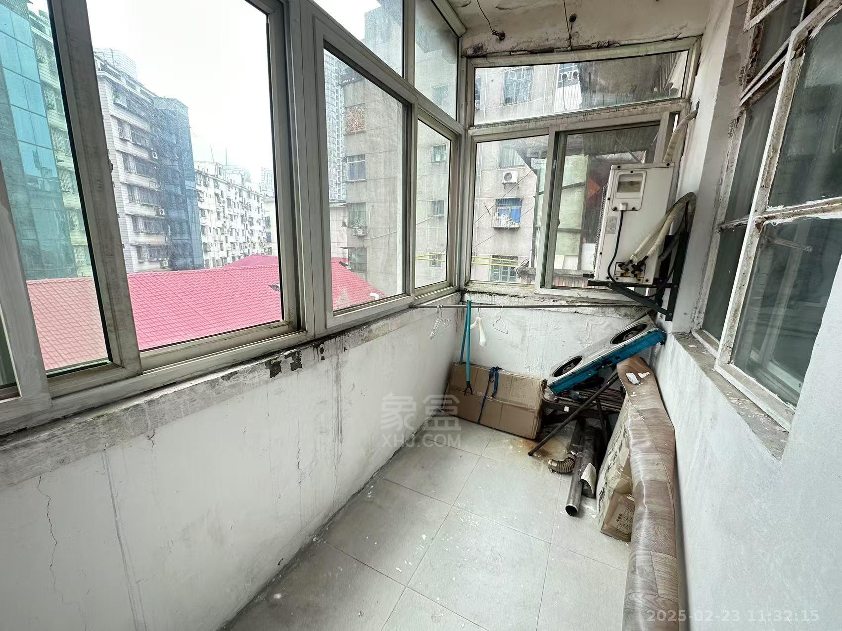 人民中路 2室1厅1卫 700.0元/月 人民中路 2室1厅1卫 700.0元/月室内图