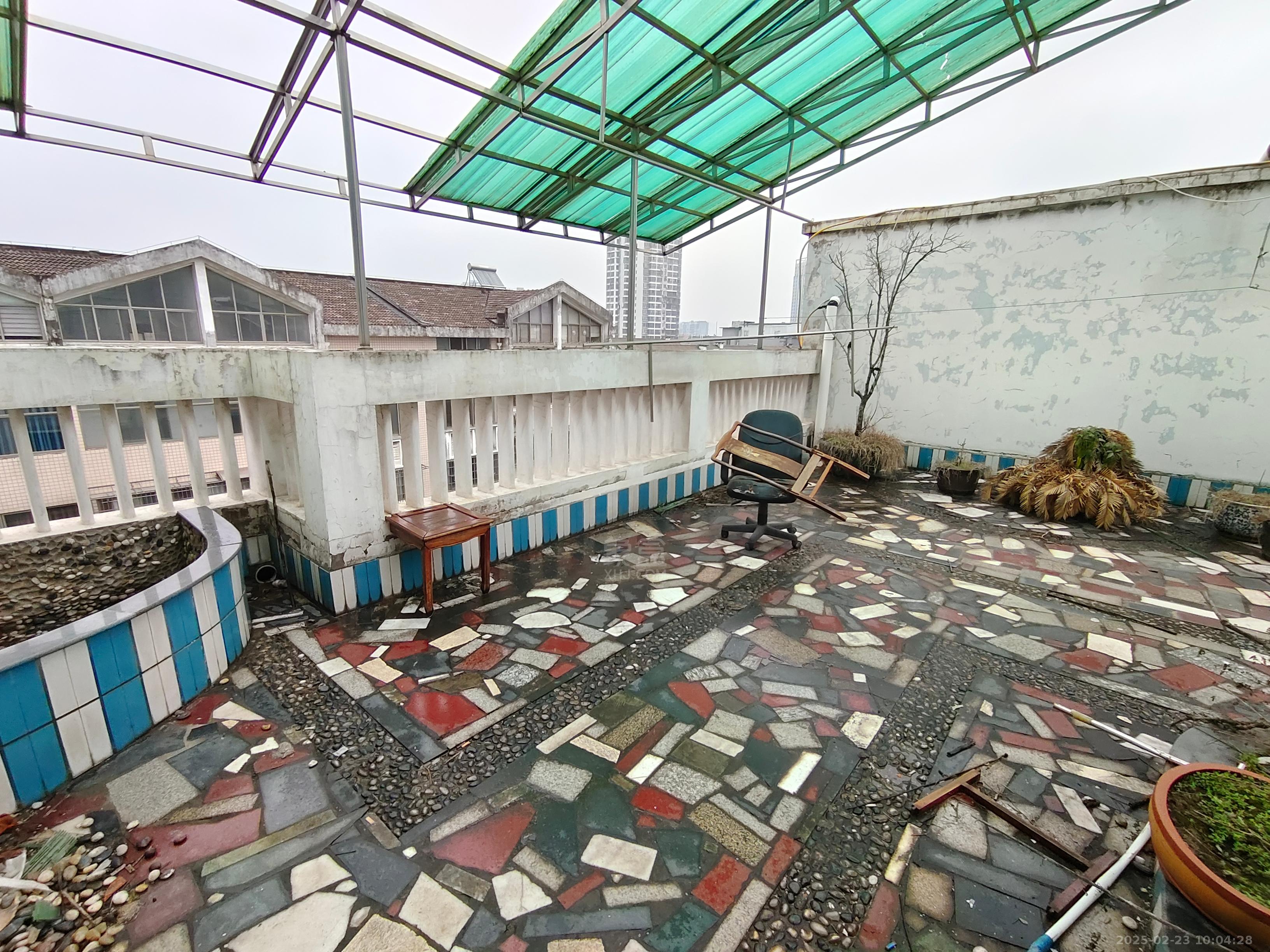 嵩源小区 5室2厅2卫 1800.0元/月 嵩源小区 5室2厅2卫 1800.0元/月室内图