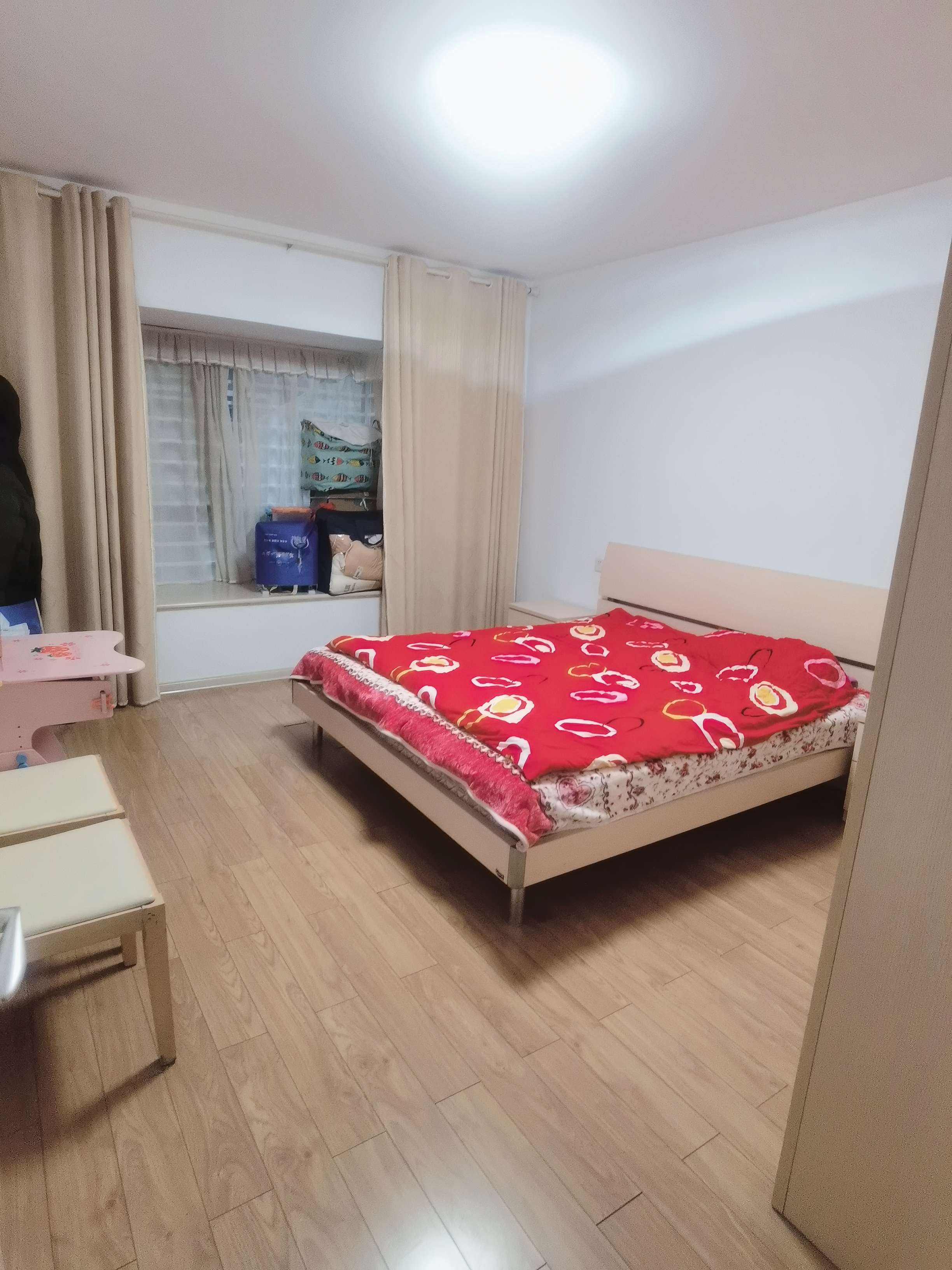 上城世家 3室2厅2卫 1600.0元/月 上城世家 3室2厅2卫 1600.0元/月室内图