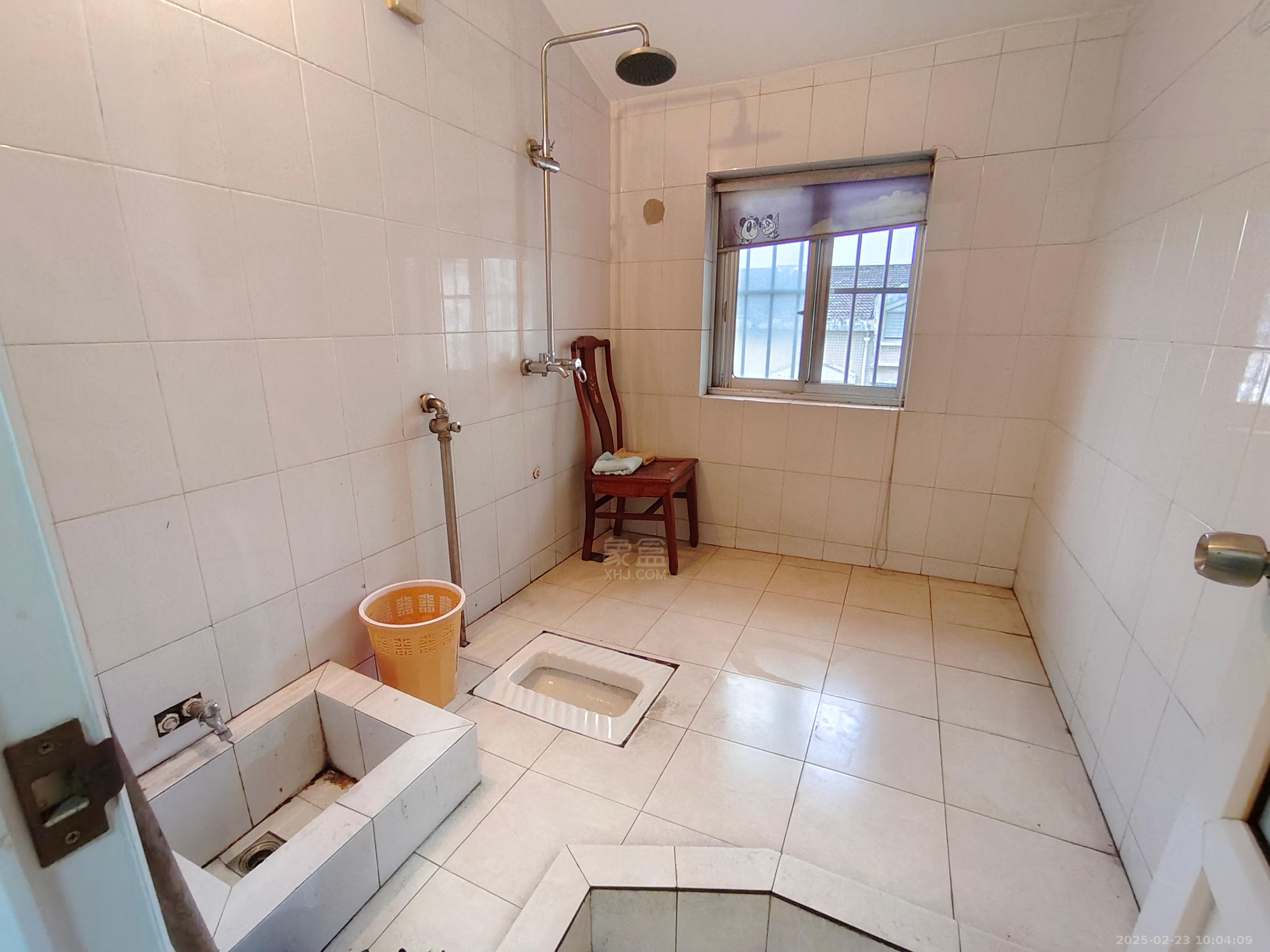 嵩源小区 5室2厅2卫 1800.0元/月 嵩源小区 5室2厅2卫 1800.0元/月室内图