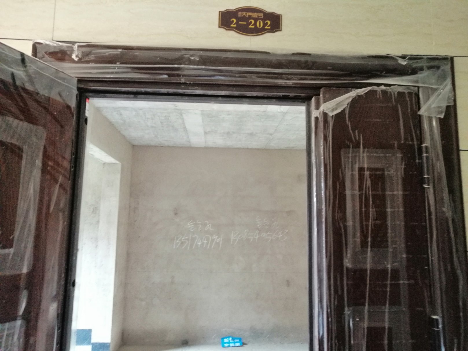 天门壹号  4室2厅2卫    118.0万 天门壹号  4室2厅2卫    118.0万客厅