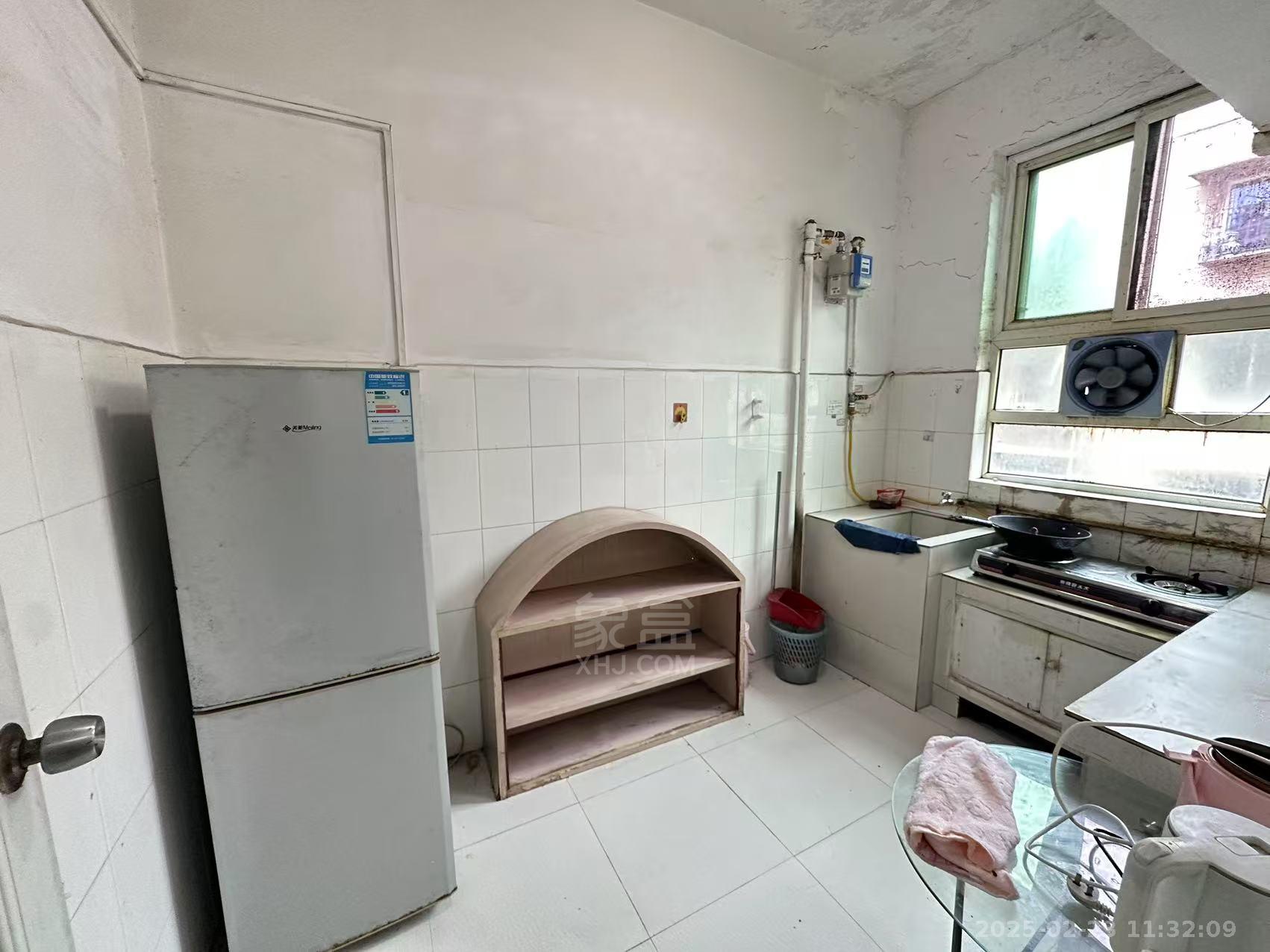 人民中路 2室1厅1卫 700.0元/月 人民中路 2室1厅1卫 700.0元/月室内图