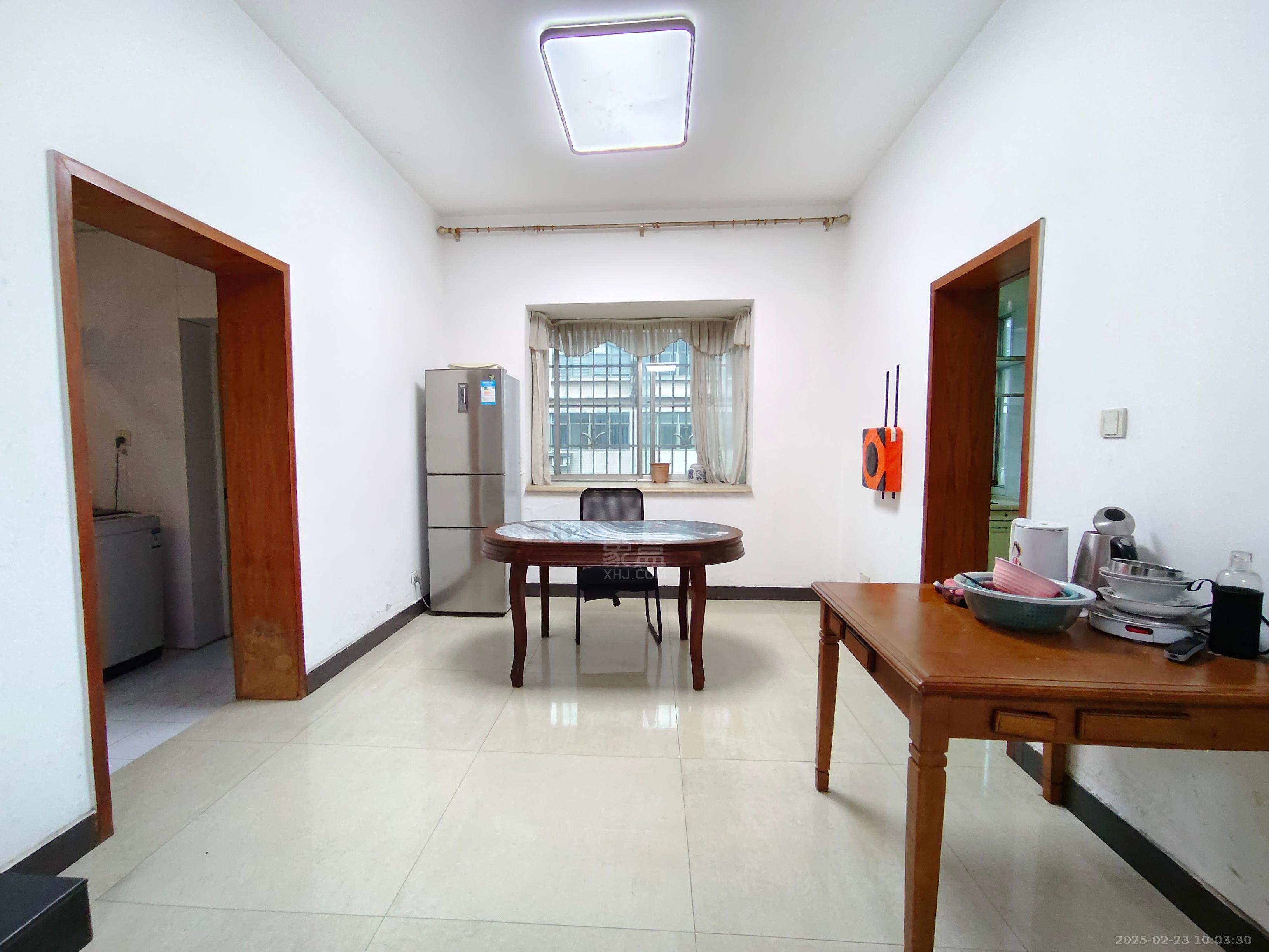 嵩源小区 5室2厅2卫 1800.0元/月 嵩源小区 5室2厅2卫 1800.0元/月室内图