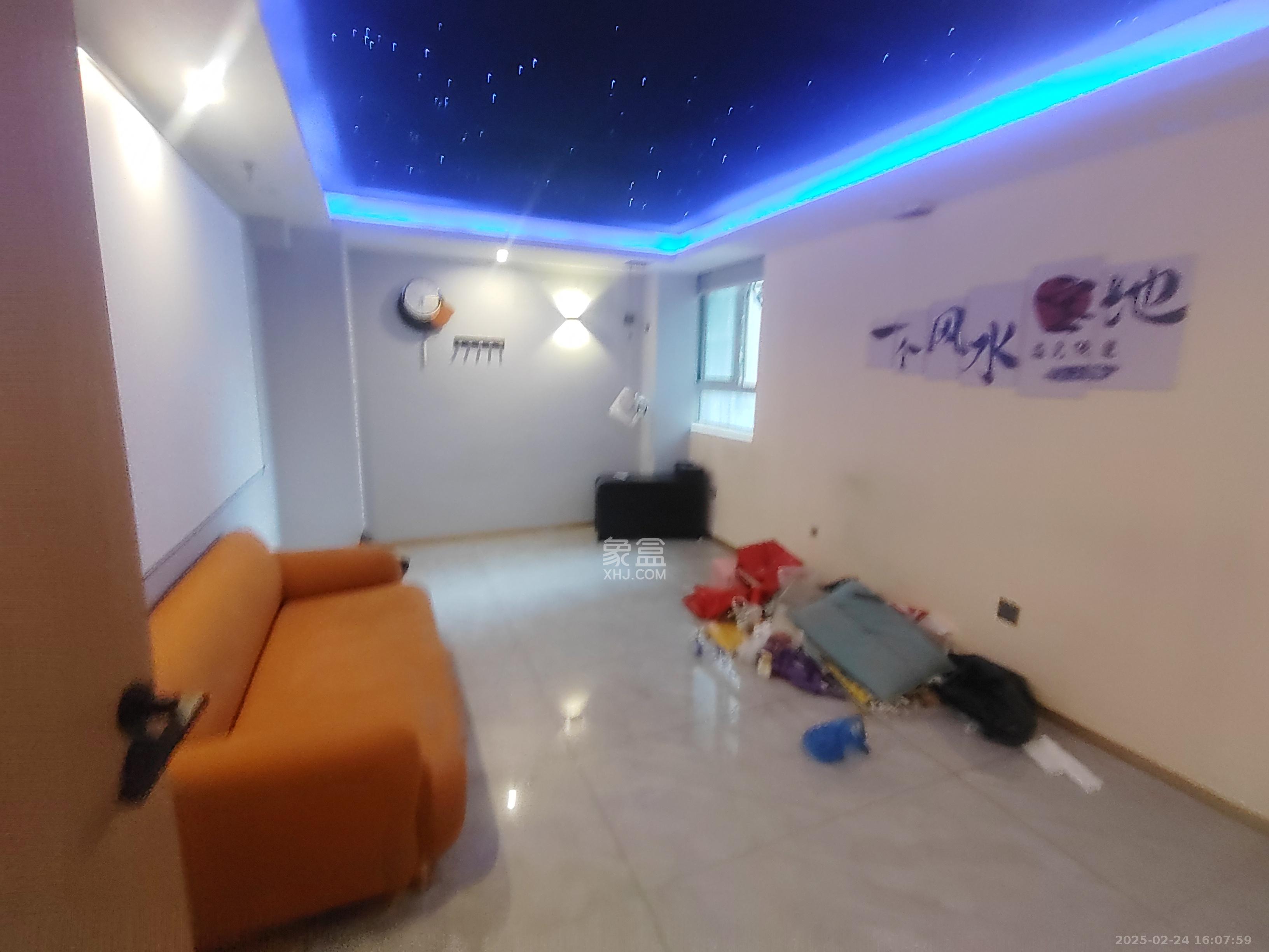 新世界百货（湖南供销大厦）  7室1厅1卫    8000.0元/月室内图