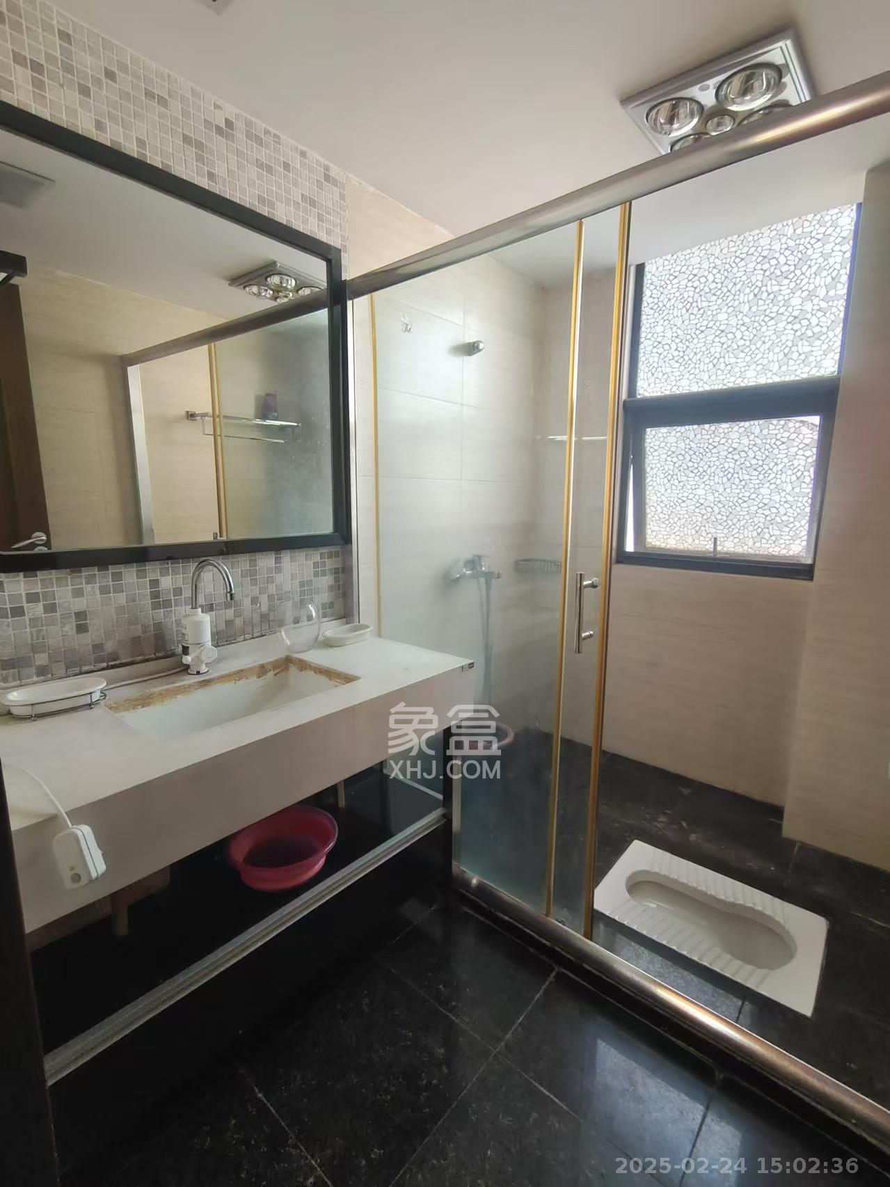 藏珑湖上国际花园 4室2厅2卫 4000.0元/月 藏珑湖上国际花园 4室2厅2卫 4000.0元/月室内图