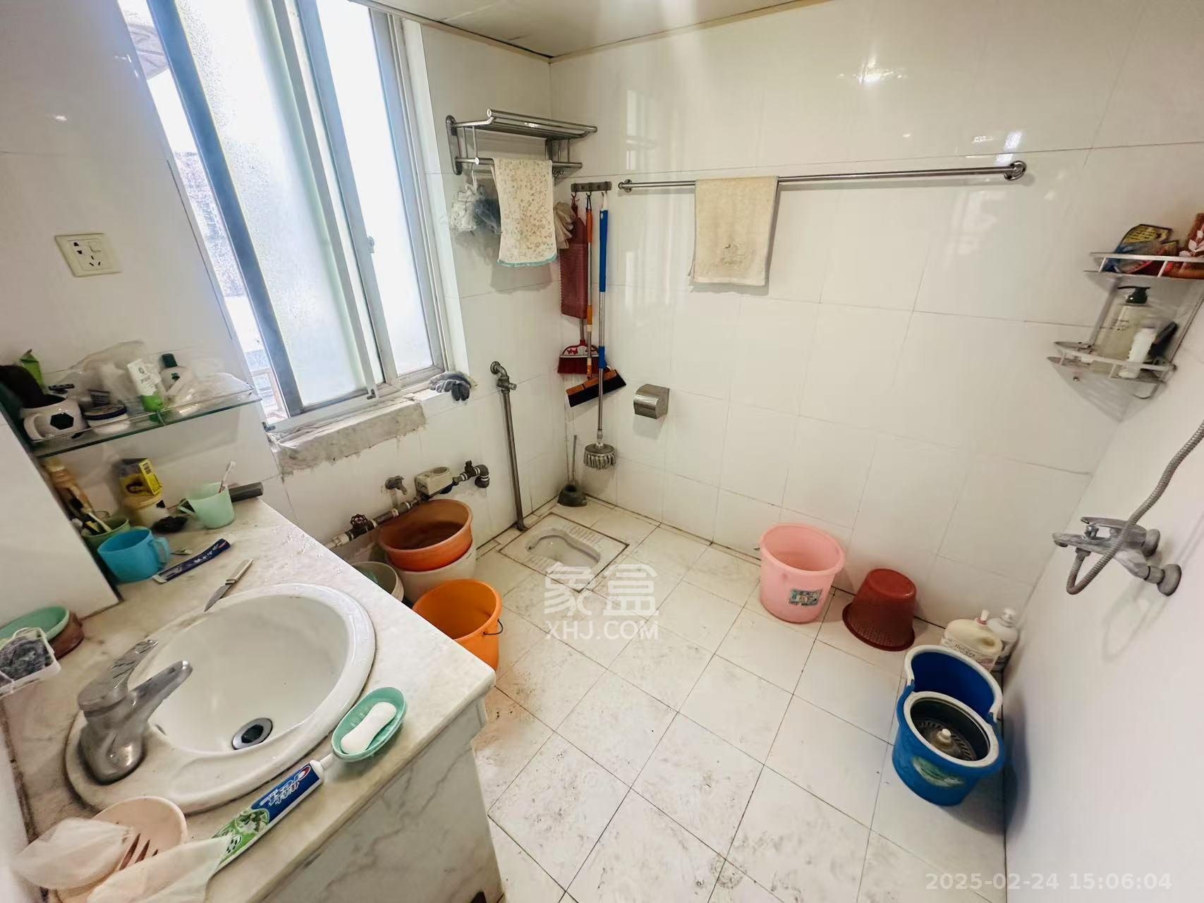 盛湘家园 3室2厅2卫 2200.0元/月 盛湘家园 3室2厅2卫 2200.0元/月室内图