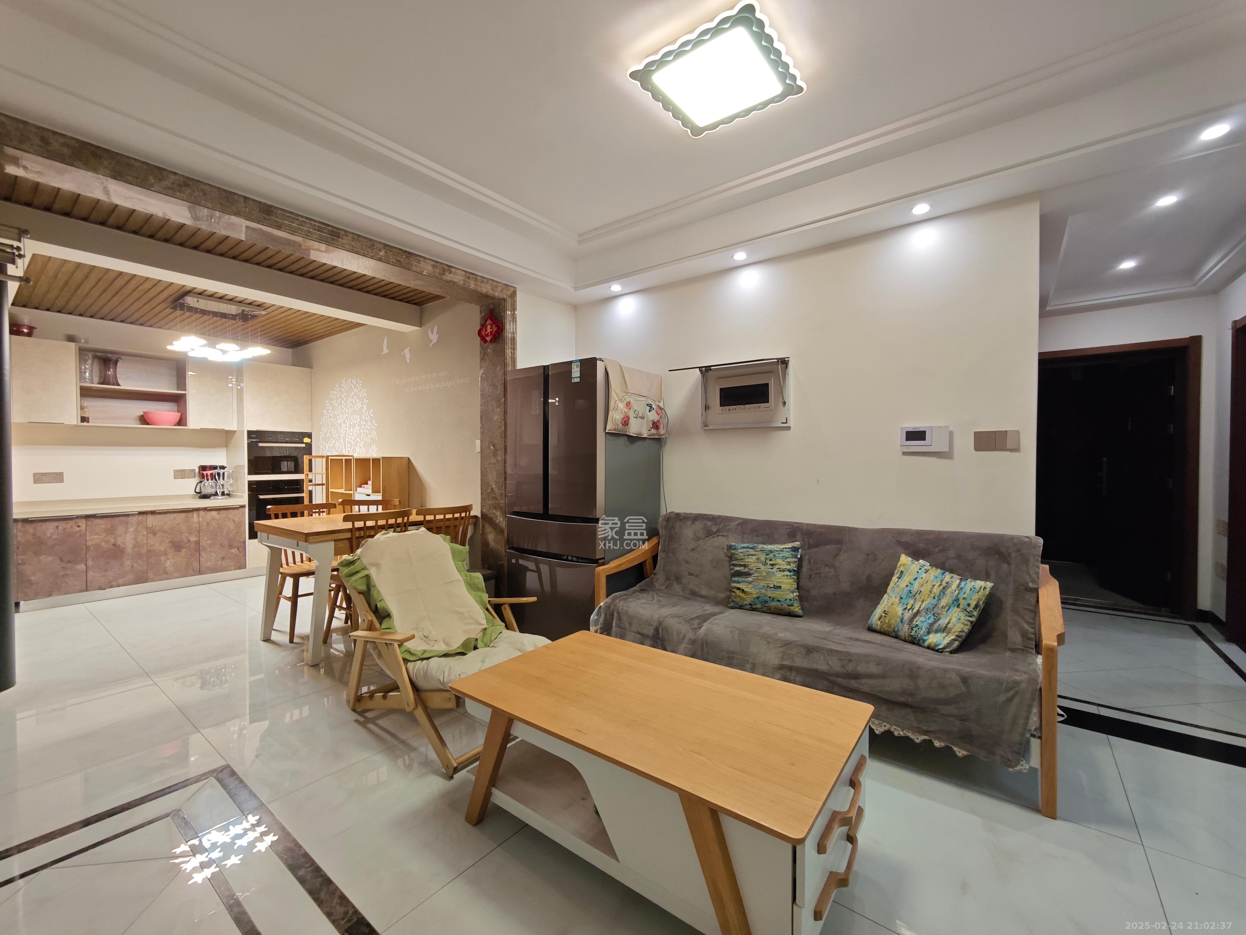 蓝光幸福满庭 4室2厅2卫 3200.0元/月 蓝光幸福满庭 4室2厅2卫 3200.0元/月室内图