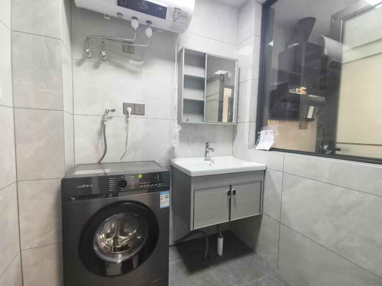 会龙山溪谷（住宅）  1室1厅1卫   1200.00元/月室内图