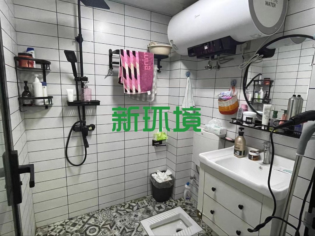 冠军二号公馆  1室1厅1卫   27.00万客厅