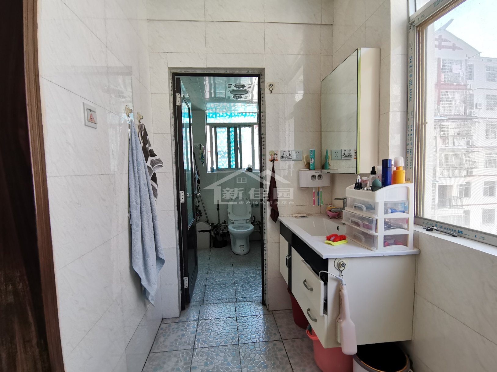 汇景名都 3室2厅2卫 70.00万 汇景名都 3室2厅2卫 70.00万客厅