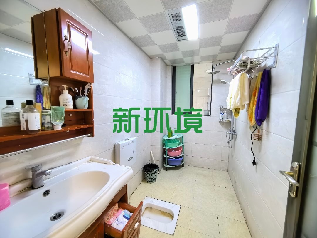宏天绿城  3室2厅2卫   69.80万客厅