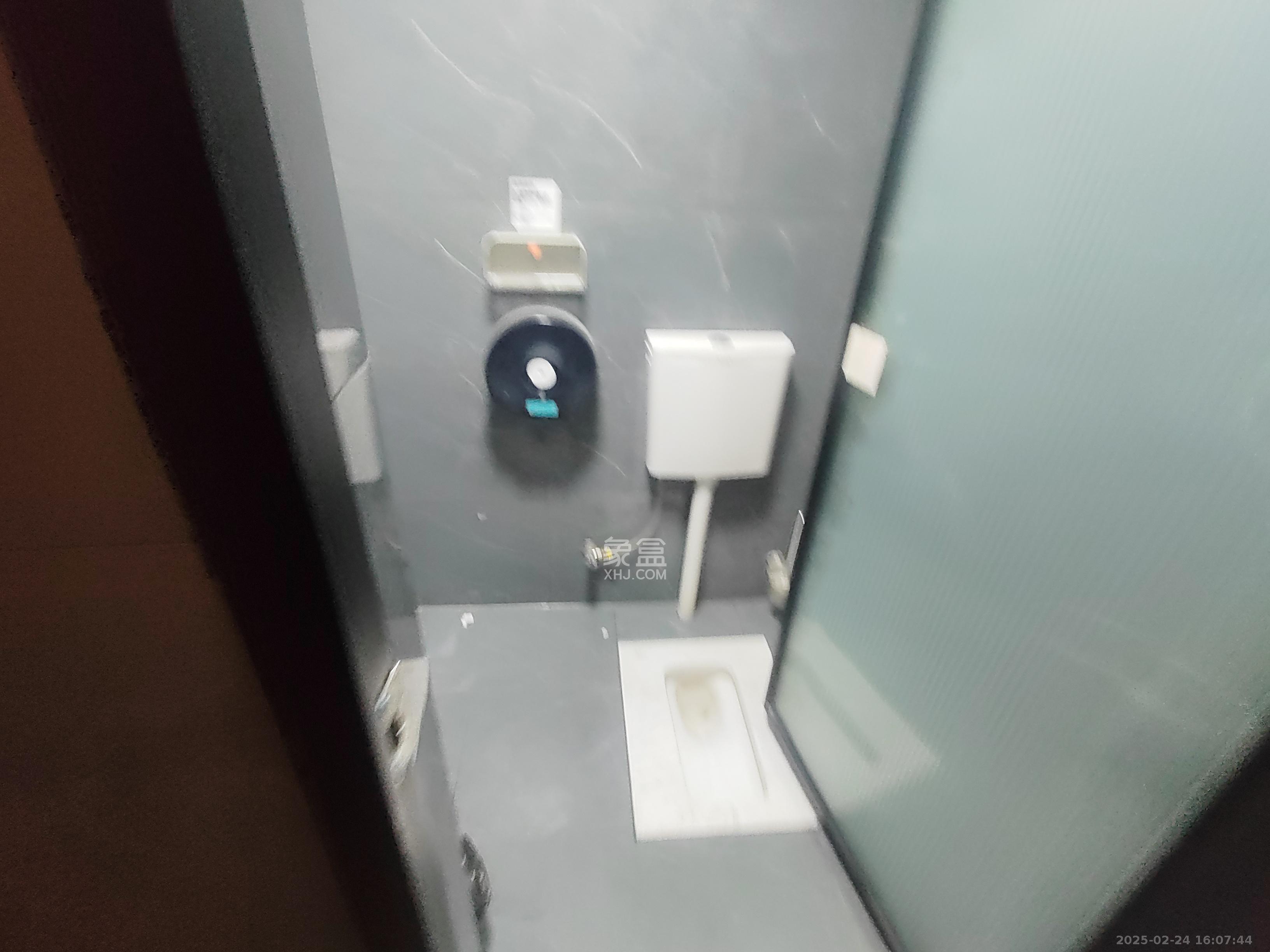 新世界百货（湖南供销大厦）  7室1厅1卫    8000.0元/月室内图