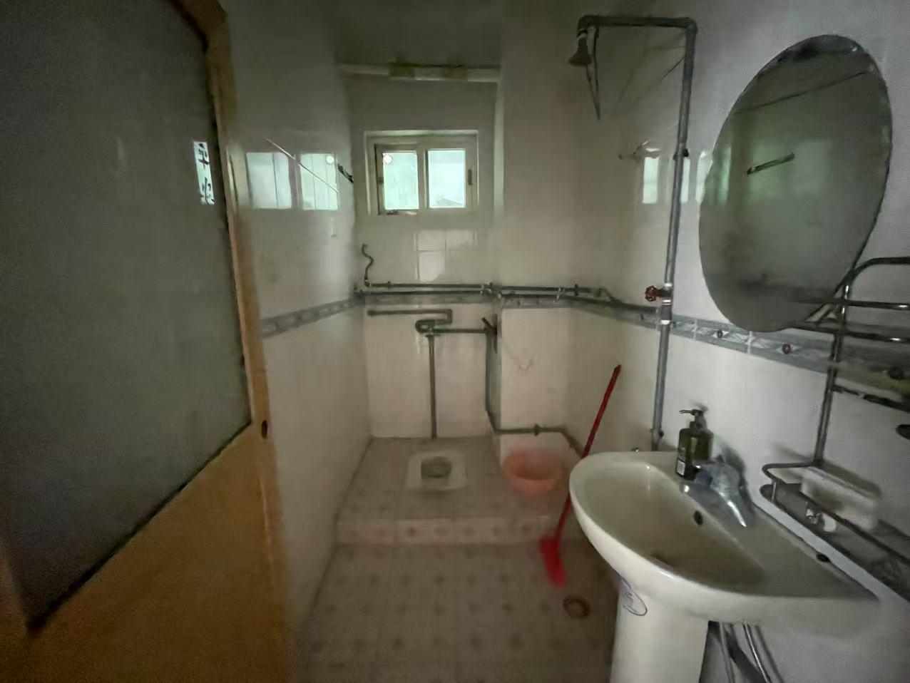 甸昆路9号 8室3厅4卫 9000.0元/月 甸昆路9号 8室3厅4卫 9000.0元/月室内图