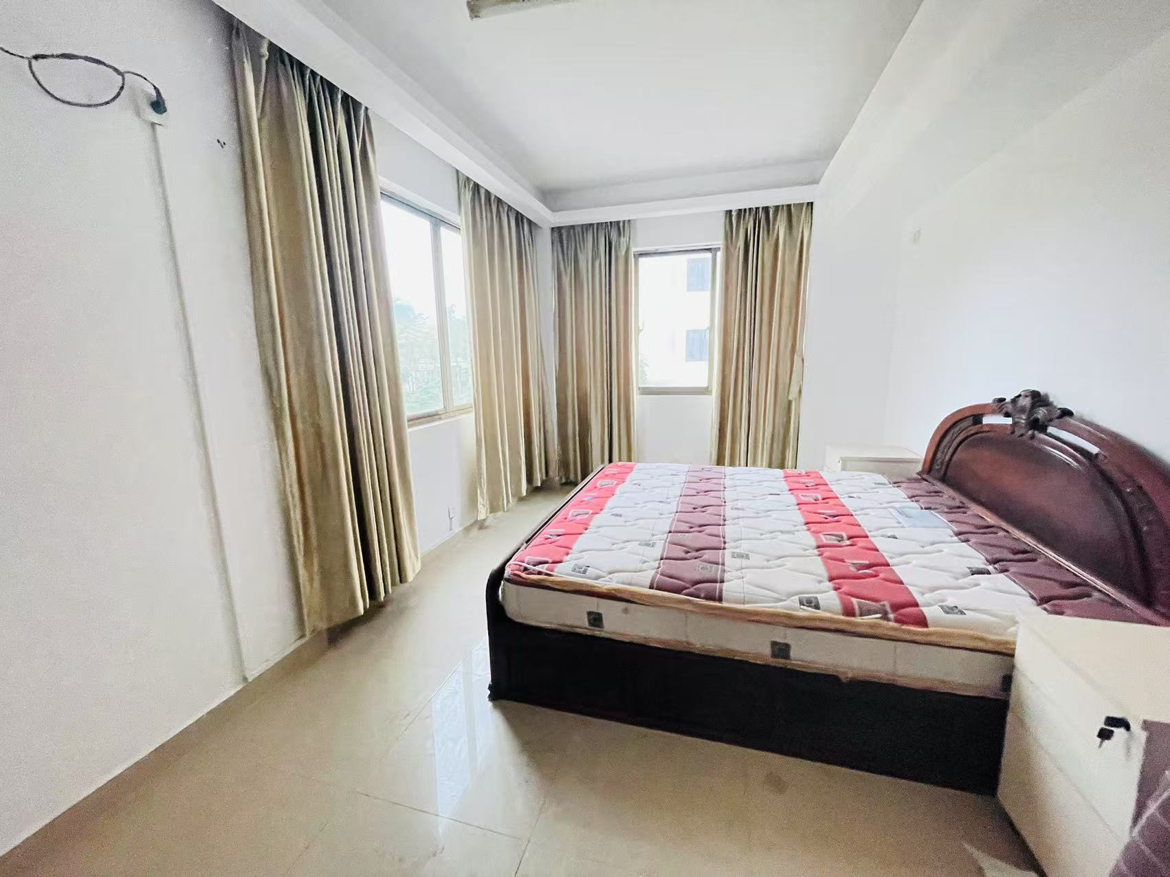 甸昆路9号 8室3厅4卫 9000.0元/月 甸昆路9号 8室3厅4卫 9000.0元/月室内图