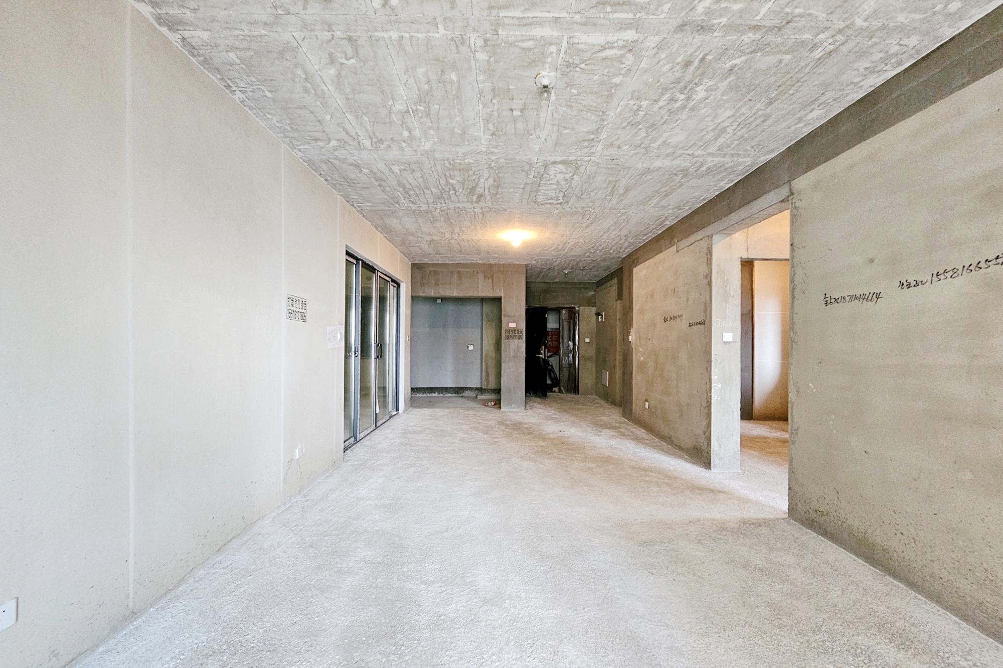 长房东旭国际  3室2厅2卫    98.0万 长房东旭国际  3室2厅2卫    98.0万客厅