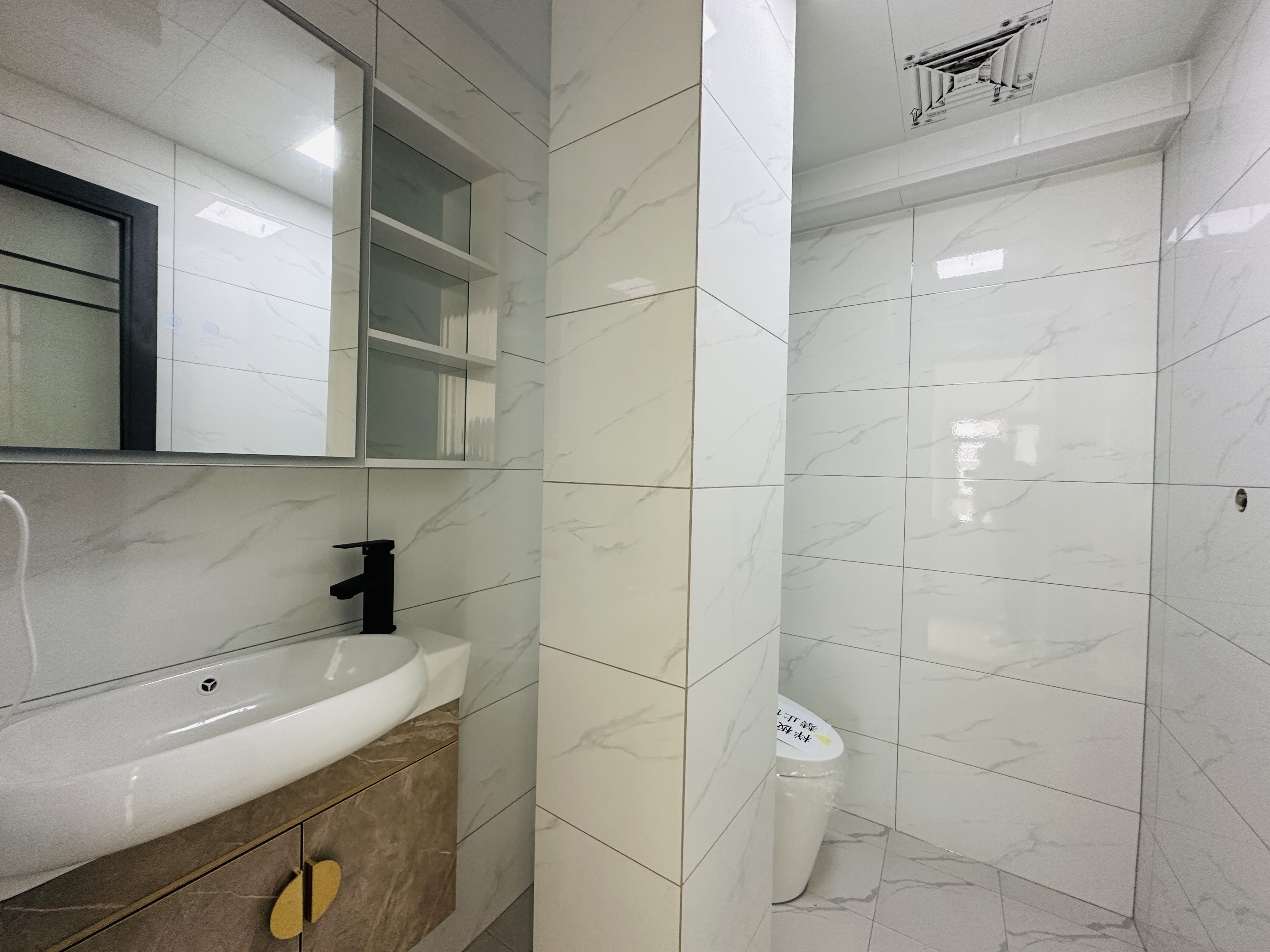 西城别院 2室1厅1卫 58.0万 西城别院 2室1厅1卫 58.0万卫生间