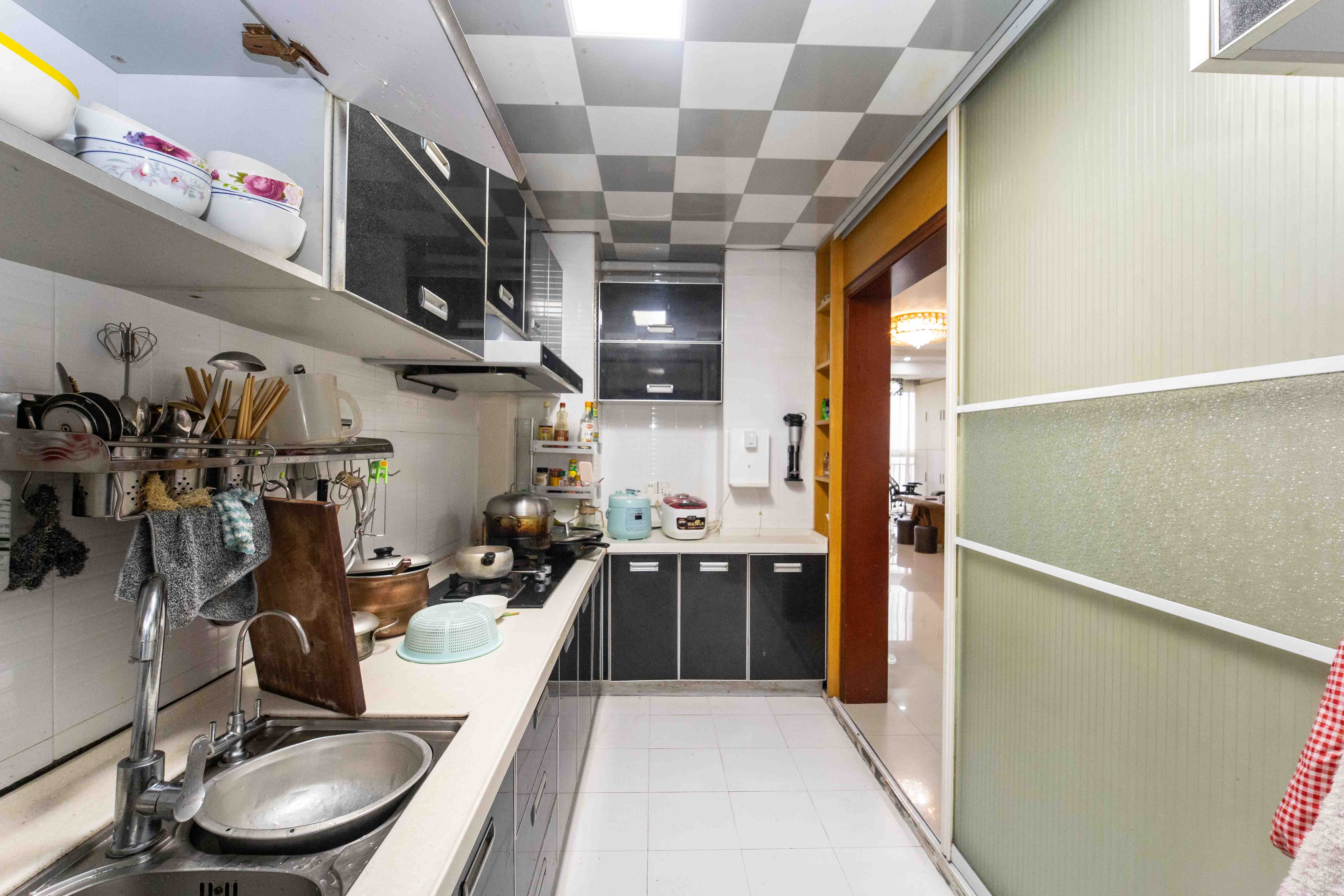 浏阳河畔家园 3室2厅2卫 98.0万 浏阳河畔家园 3室2厅2卫 98.0万厨房