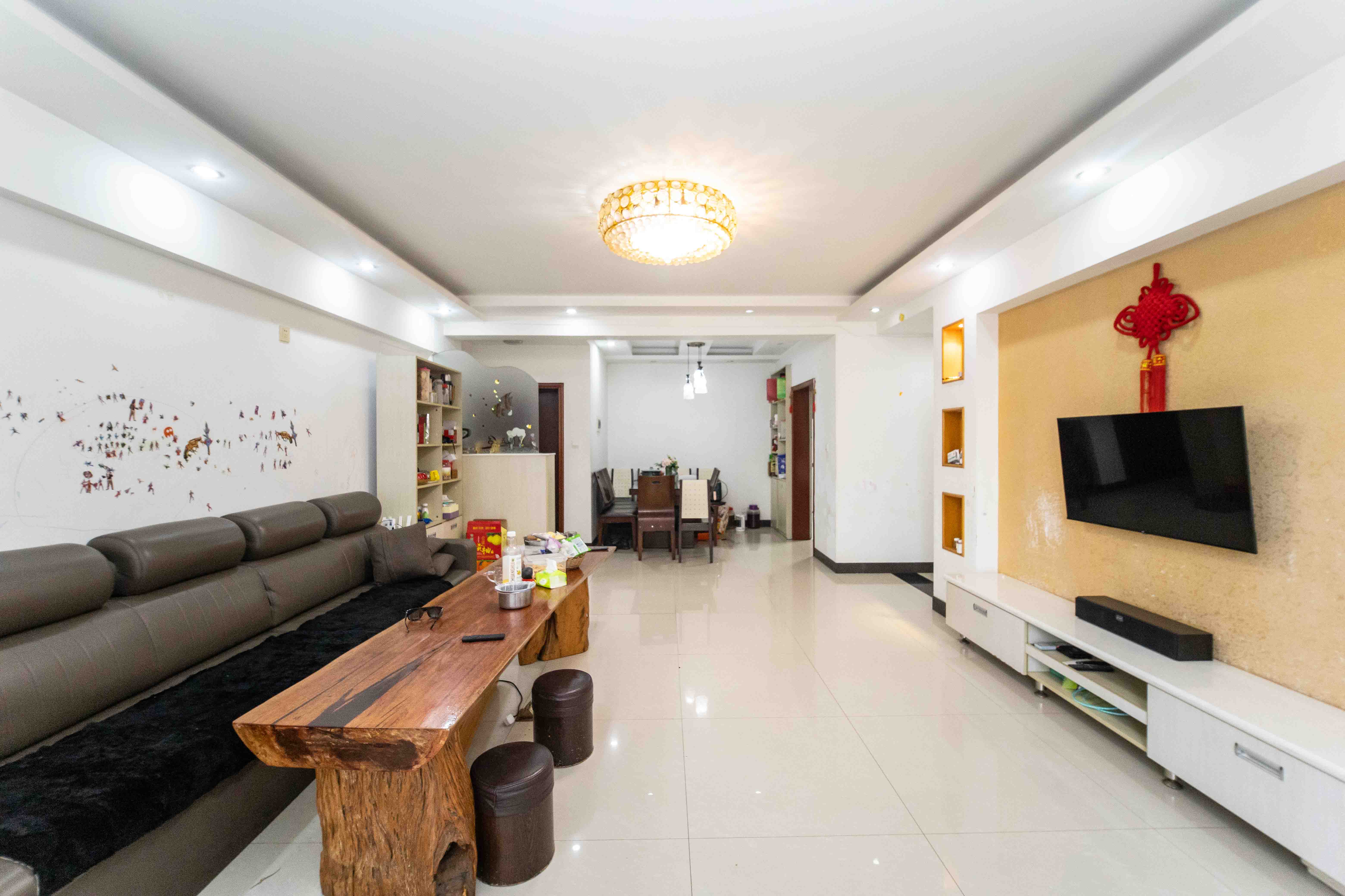 浏阳河畔家园 3室2厅2卫 98.0万 浏阳河畔家园 3室2厅2卫 98.0万客厅