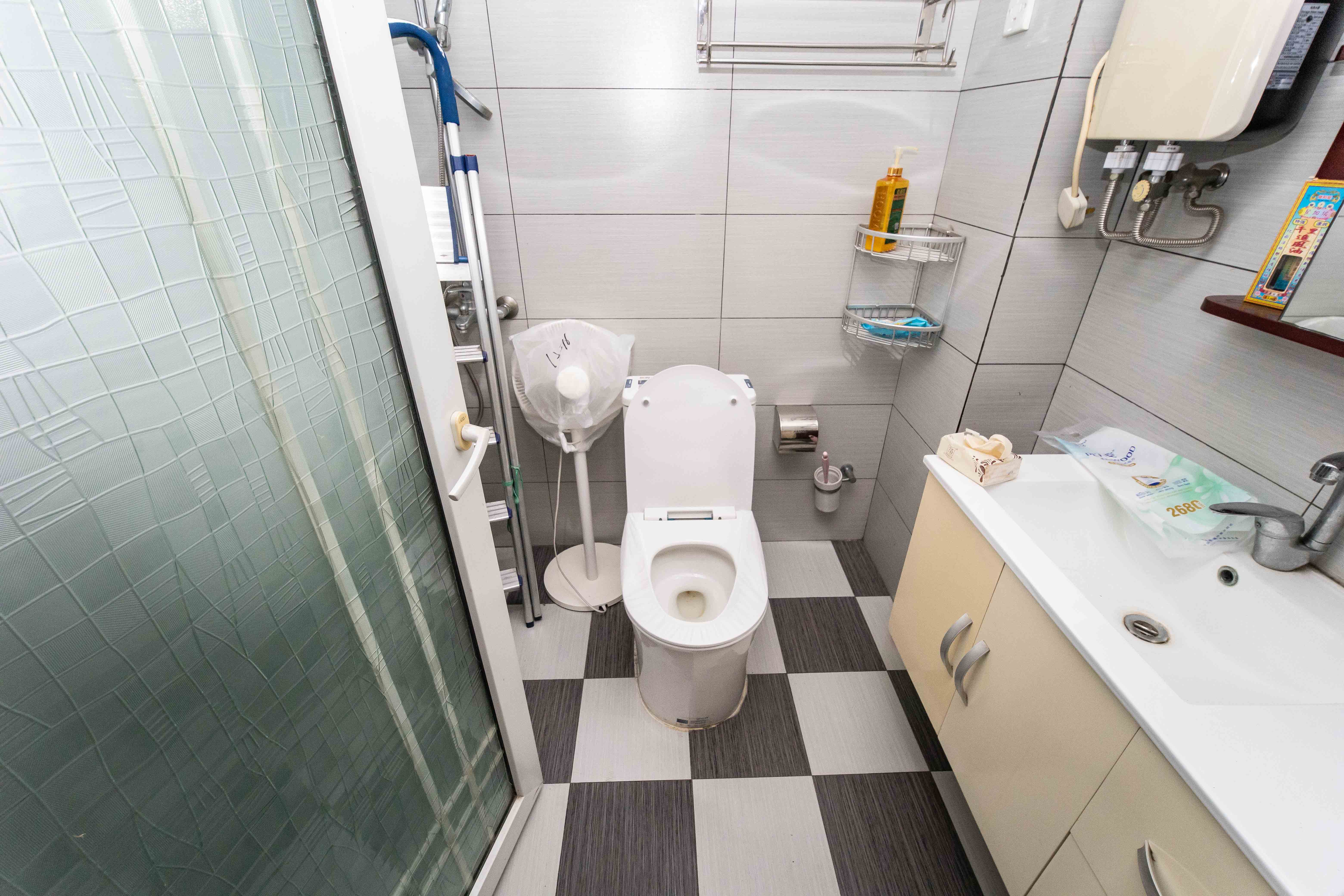 浏阳河畔家园 3室2厅2卫 98.0万 浏阳河畔家园 3室2厅2卫 98.0万卫生间