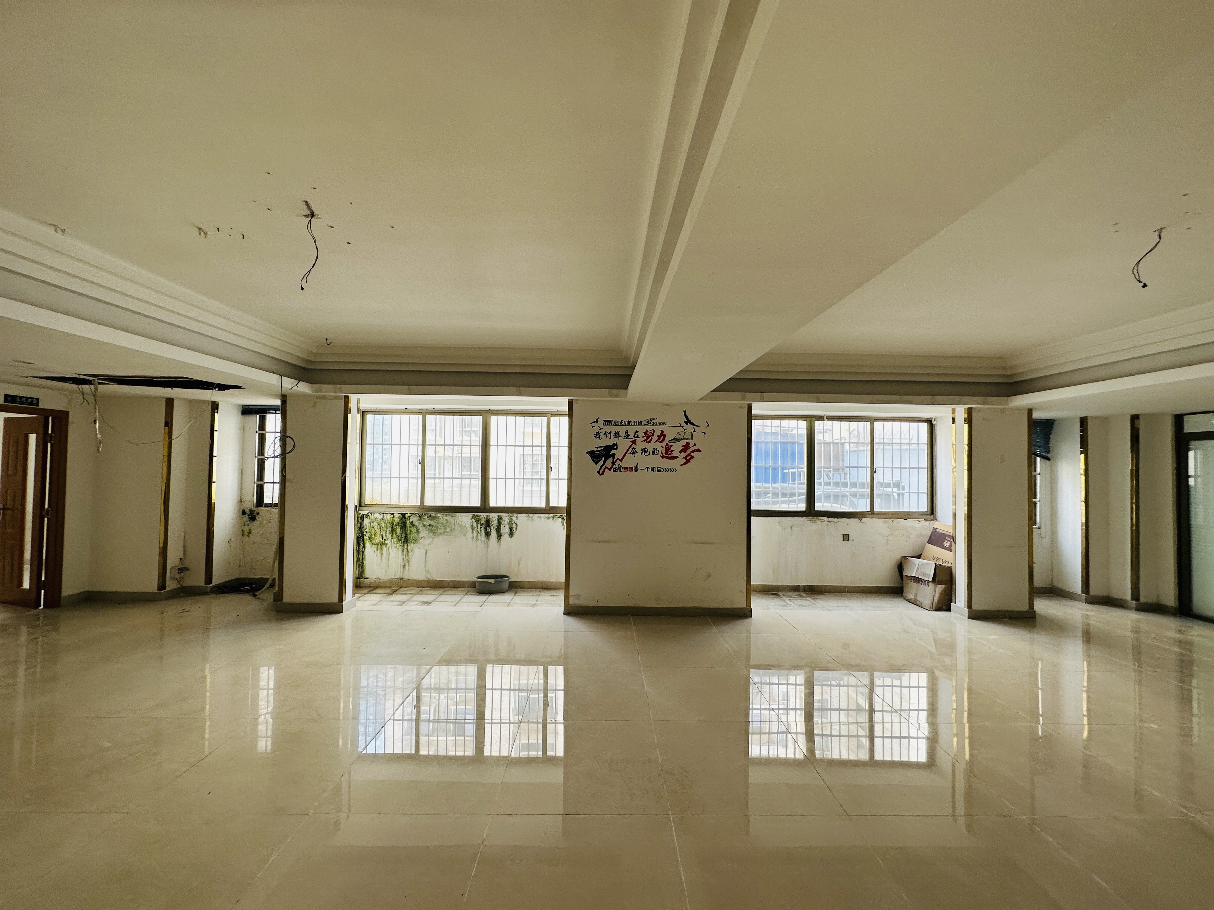 金山广场 1室0厅0卫 579.0万 金山广场 1室0厅0卫 579.0万客厅