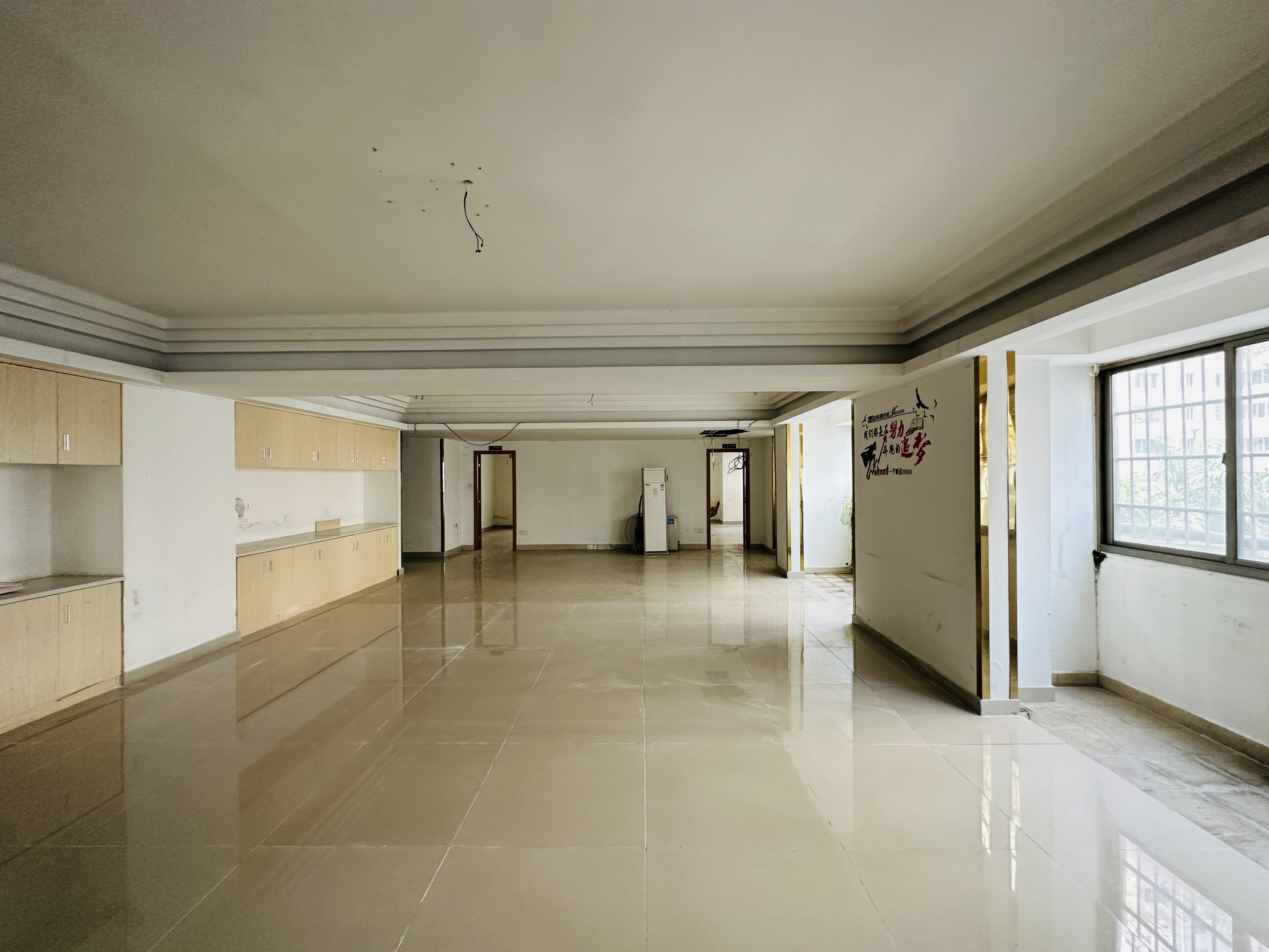 金山广场 1室0厅0卫 579.0万 金山广场 1室0厅0卫 579.0万客厅