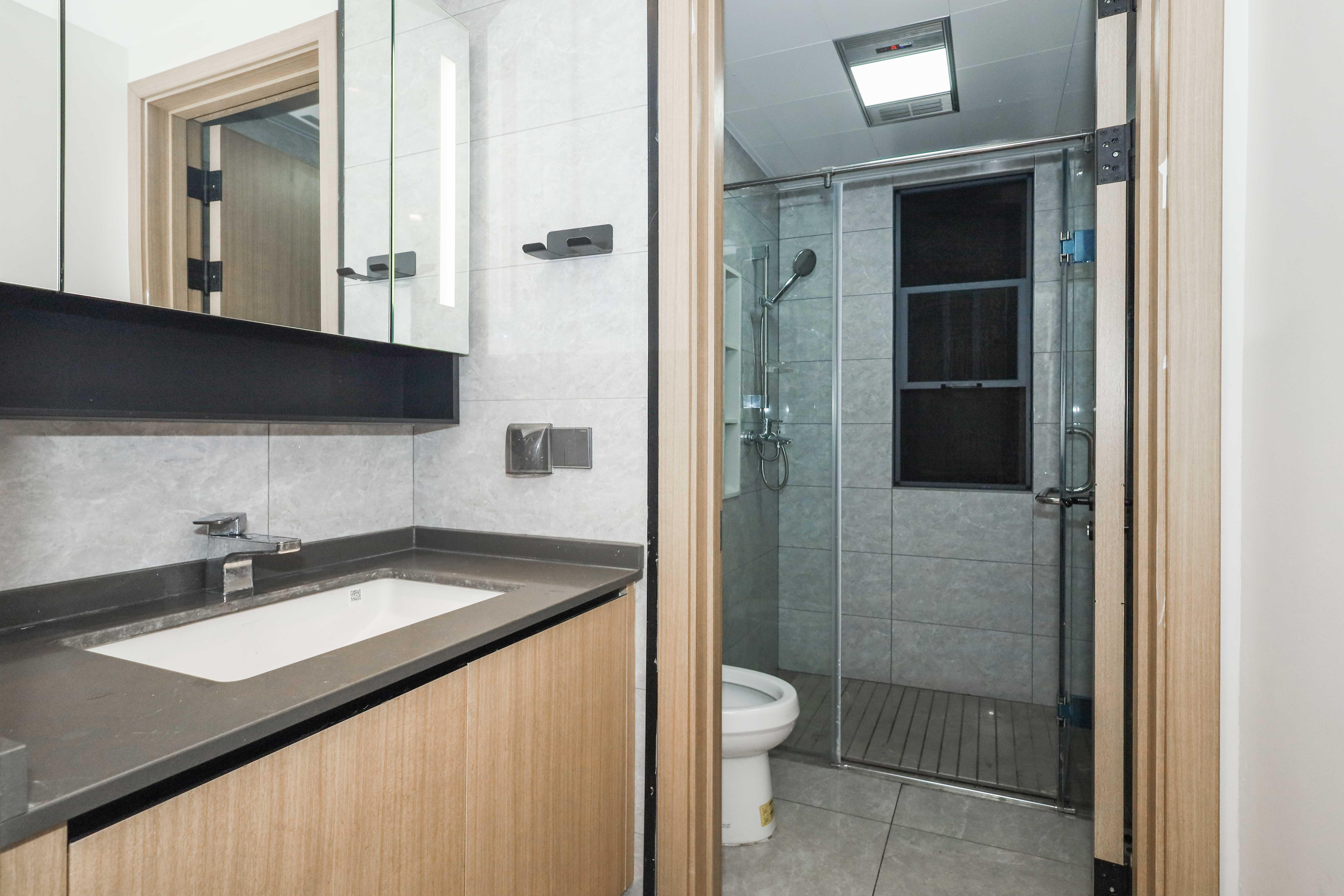 爱家当代境  3室2厅2卫    126.0万 爱家当代境  3室2厅2卫    126.0万卫生间