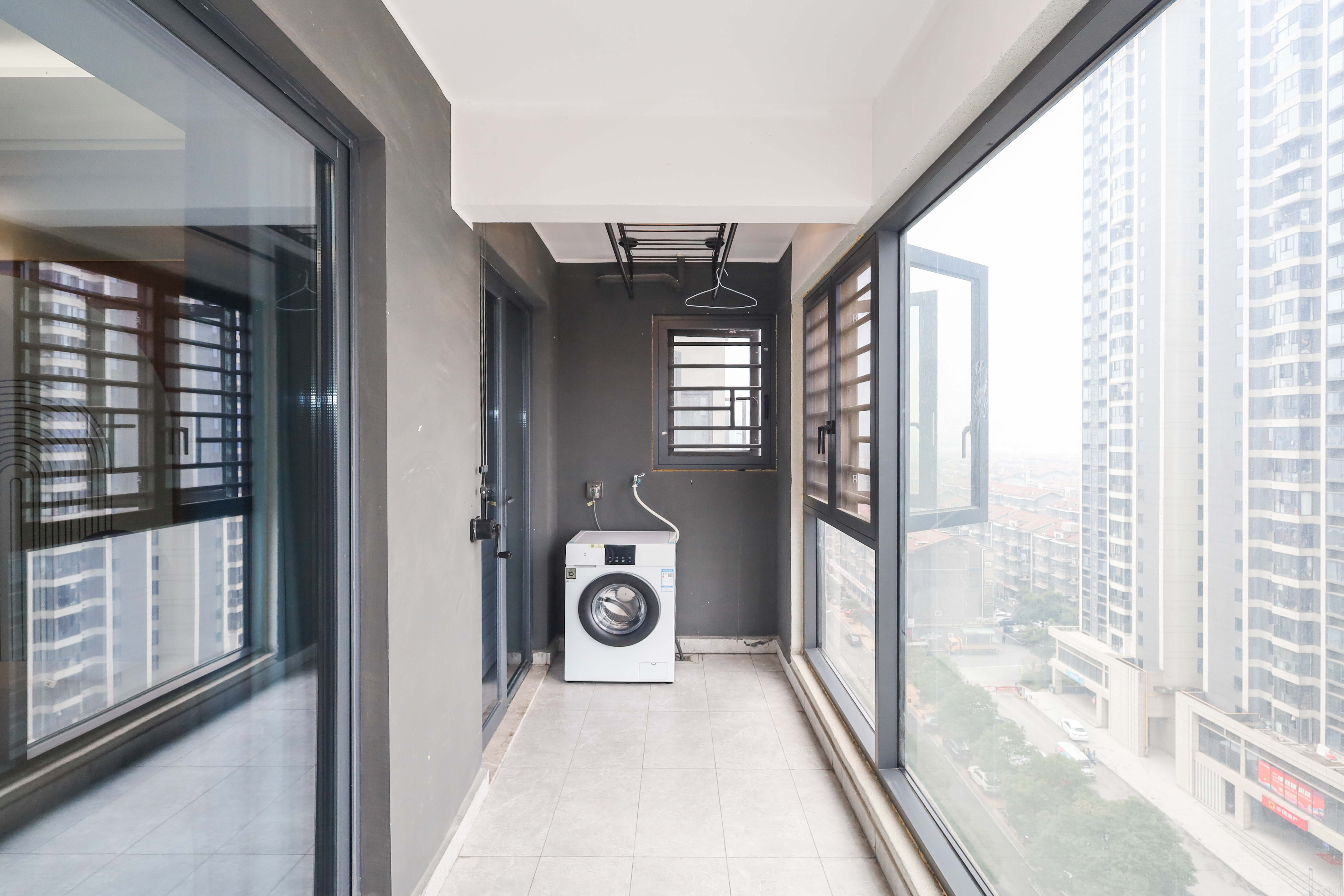 爱家当代境  3室2厅2卫    126.0万 爱家当代境  3室2厅2卫    126.0万阳台