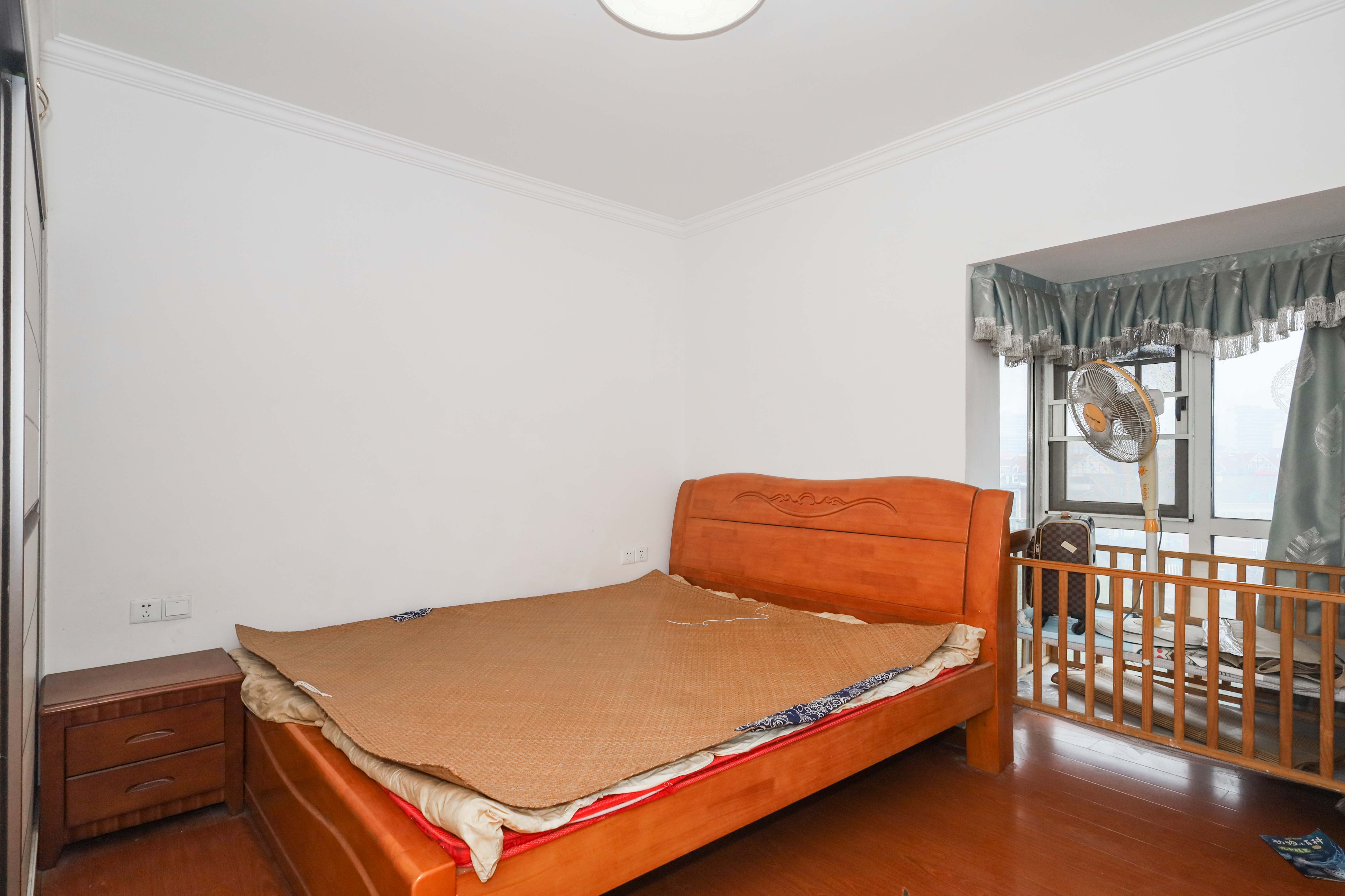 山水英伦海德广场 2室1厅1卫 86.0万 山水英伦海德广场 2室1厅1卫 86.0万卧室