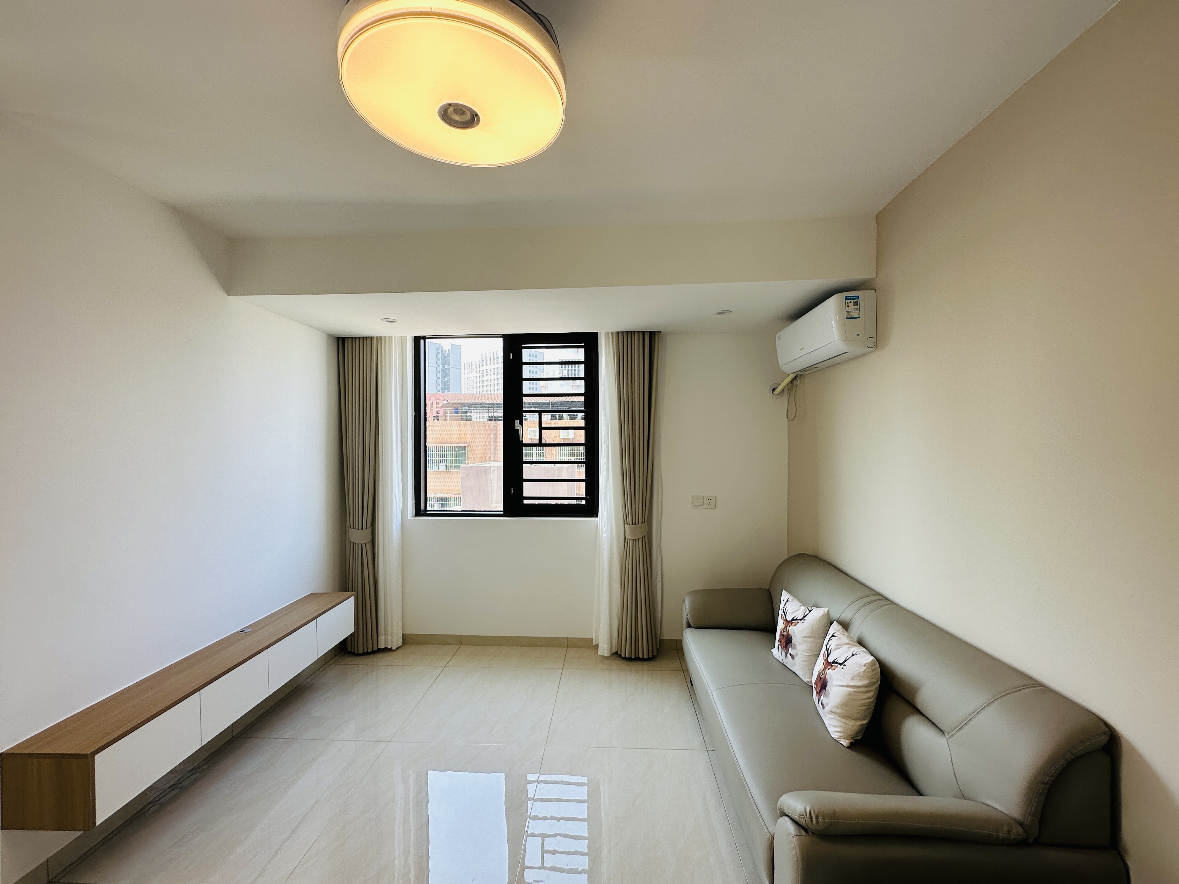 西城别院 2室1厅1卫 73.0万 西城别院 2室1厅1卫 73.0万客厅