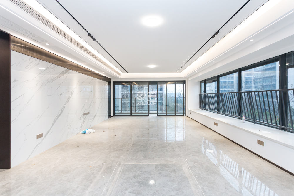 嘉臣道  4室2厅3卫    380.0万