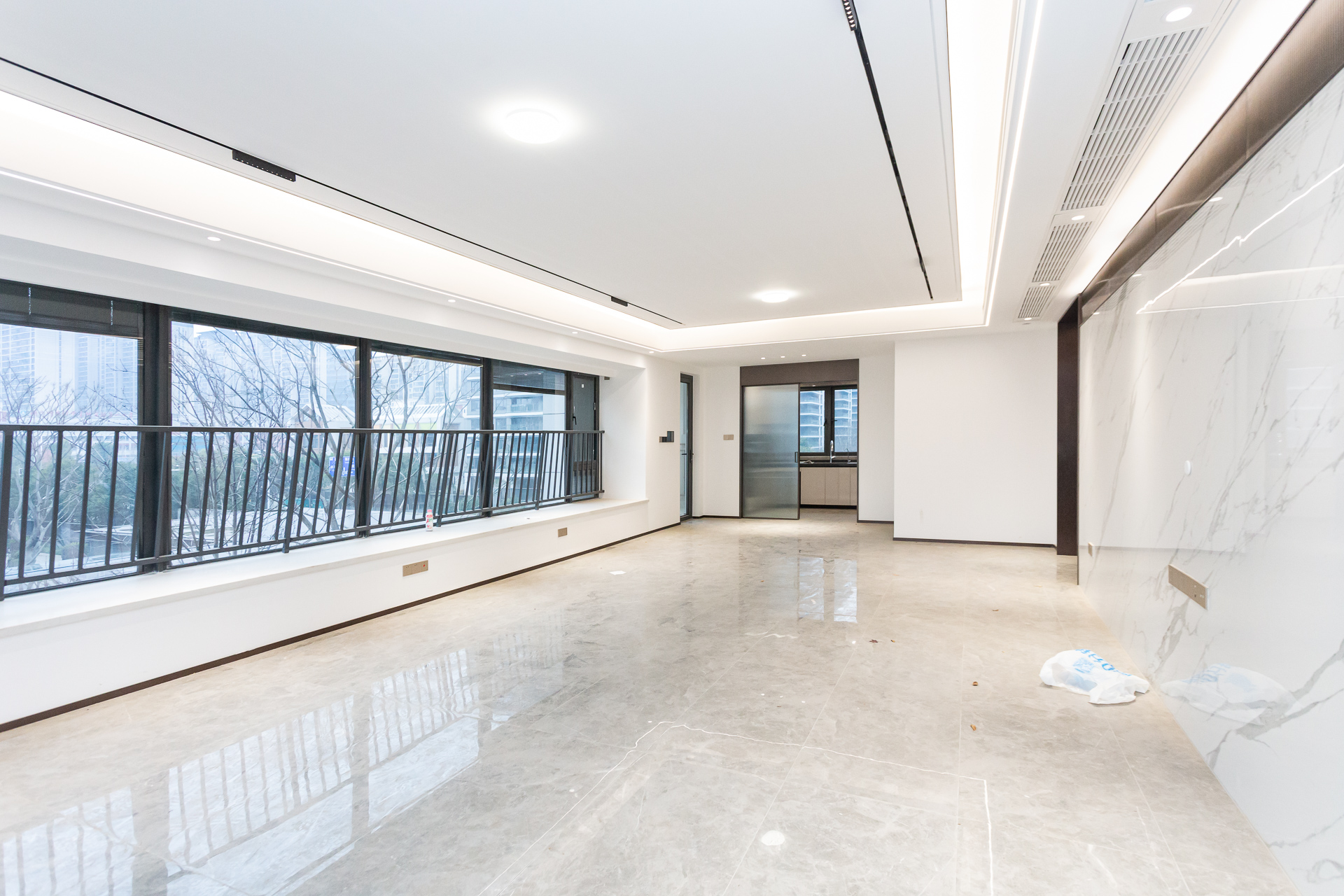 嘉臣道 4室2厅3卫 418.0万 嘉臣道 4室2厅3卫 418.0万客厅