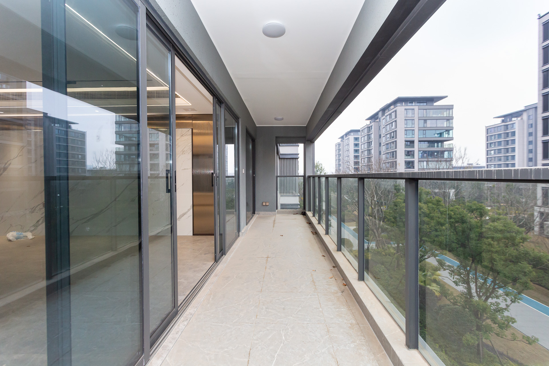 嘉臣道 4室2厅3卫 418.0万 嘉臣道 4室2厅3卫 418.0万阳台