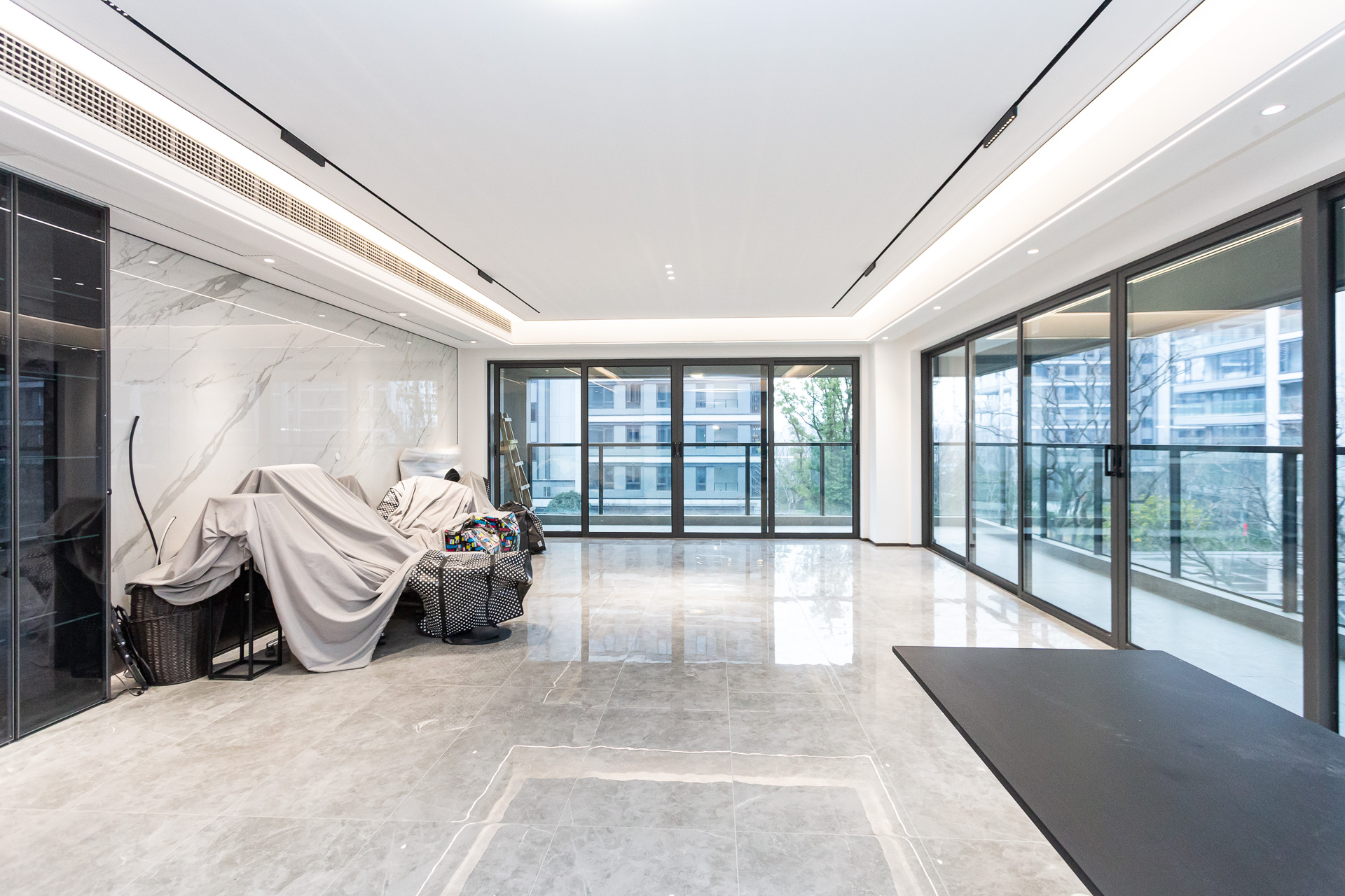 嘉臣道 4室2厅3卫 460.0万 嘉臣道 4室2厅3卫 460.0万客厅