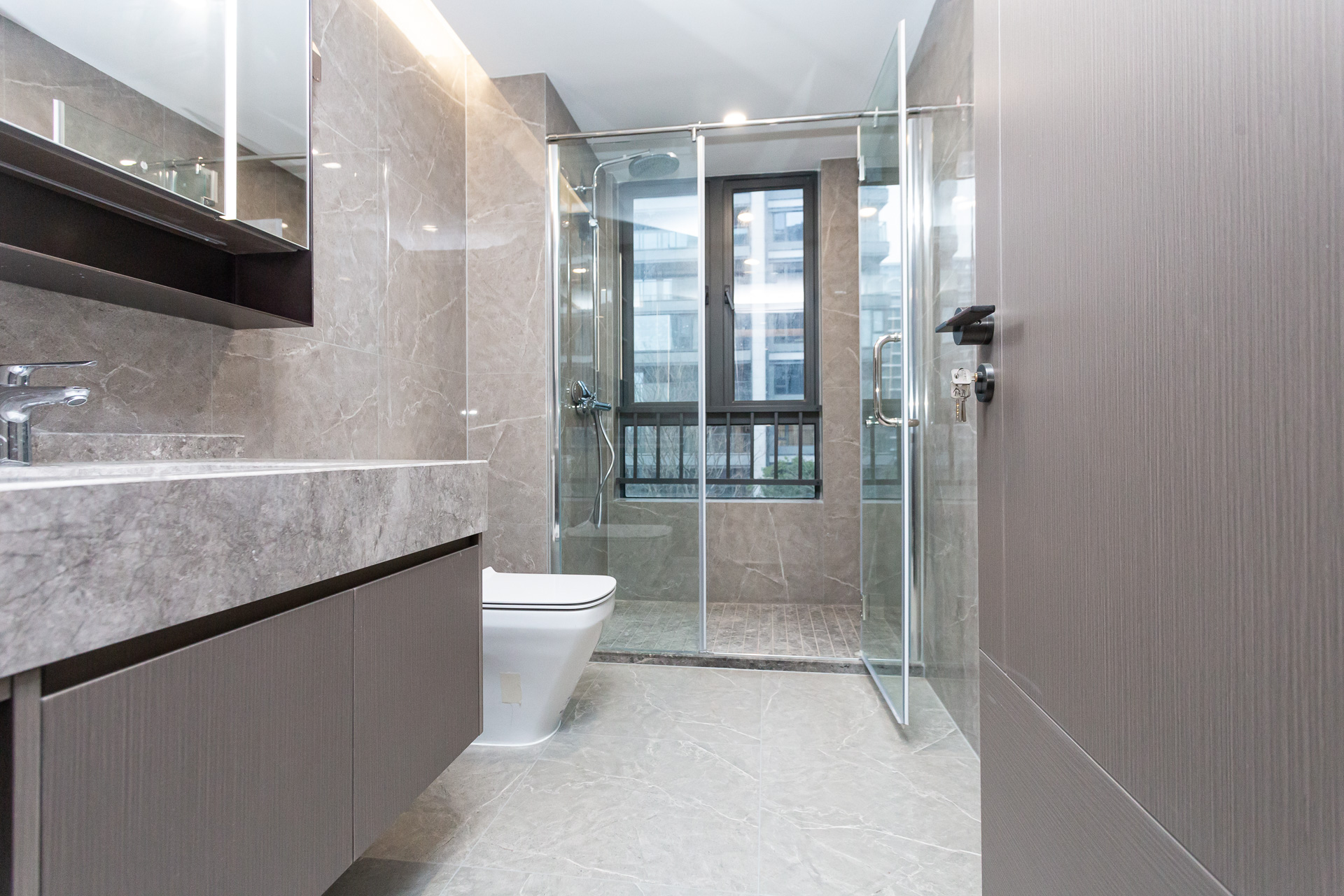 嘉臣道 4室2厅3卫 460.0万 嘉臣道 4室2厅3卫 460.0万卫生间