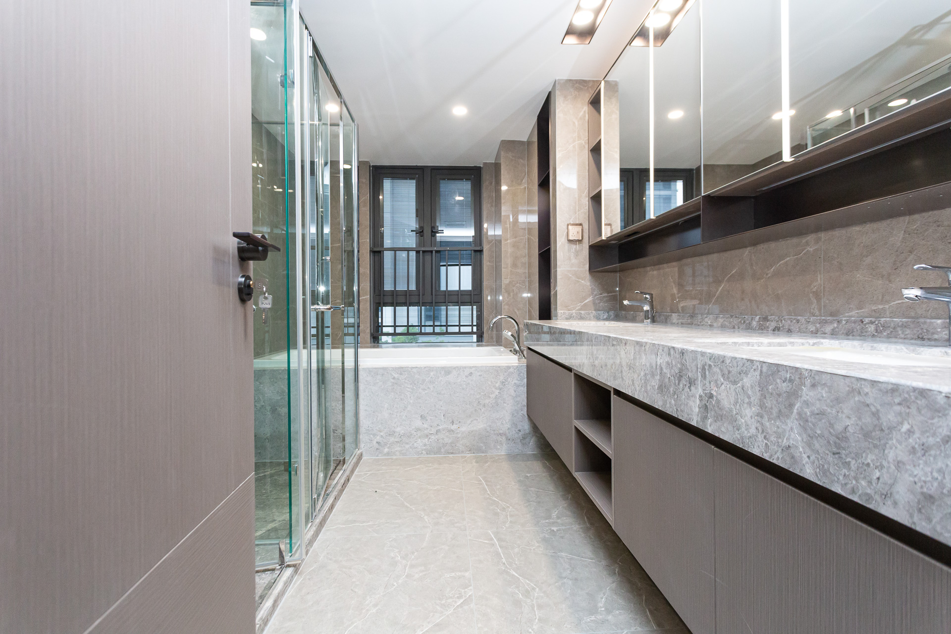 嘉臣道 4室2厅3卫 460.0万 嘉臣道 4室2厅3卫 460.0万卫生间