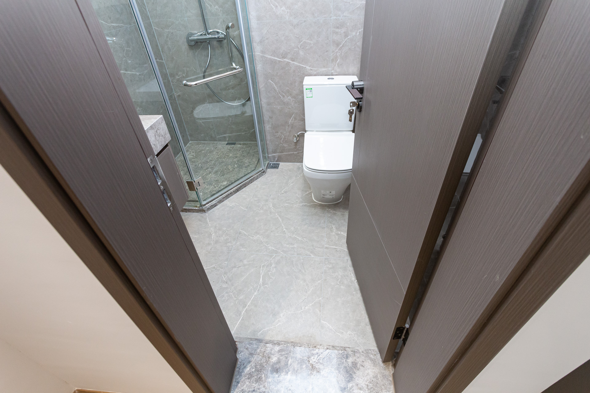 嘉臣道 4室2厅3卫 460.0万 嘉臣道 4室2厅3卫 460.0万卫生间