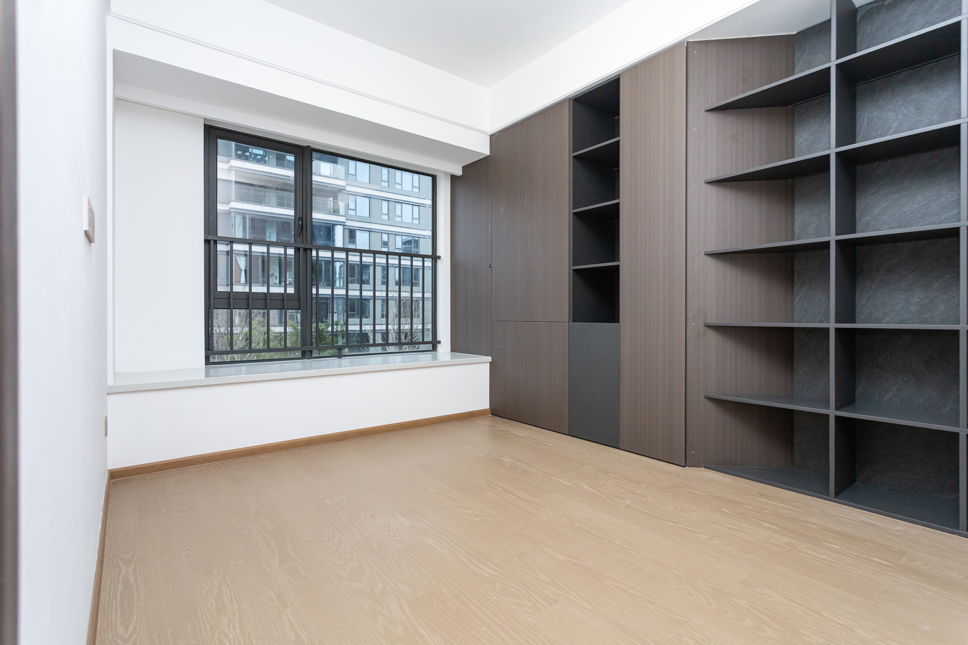 嘉臣道 4室2厅3卫 460.0万 嘉臣道 4室2厅3卫 460.0万卧室