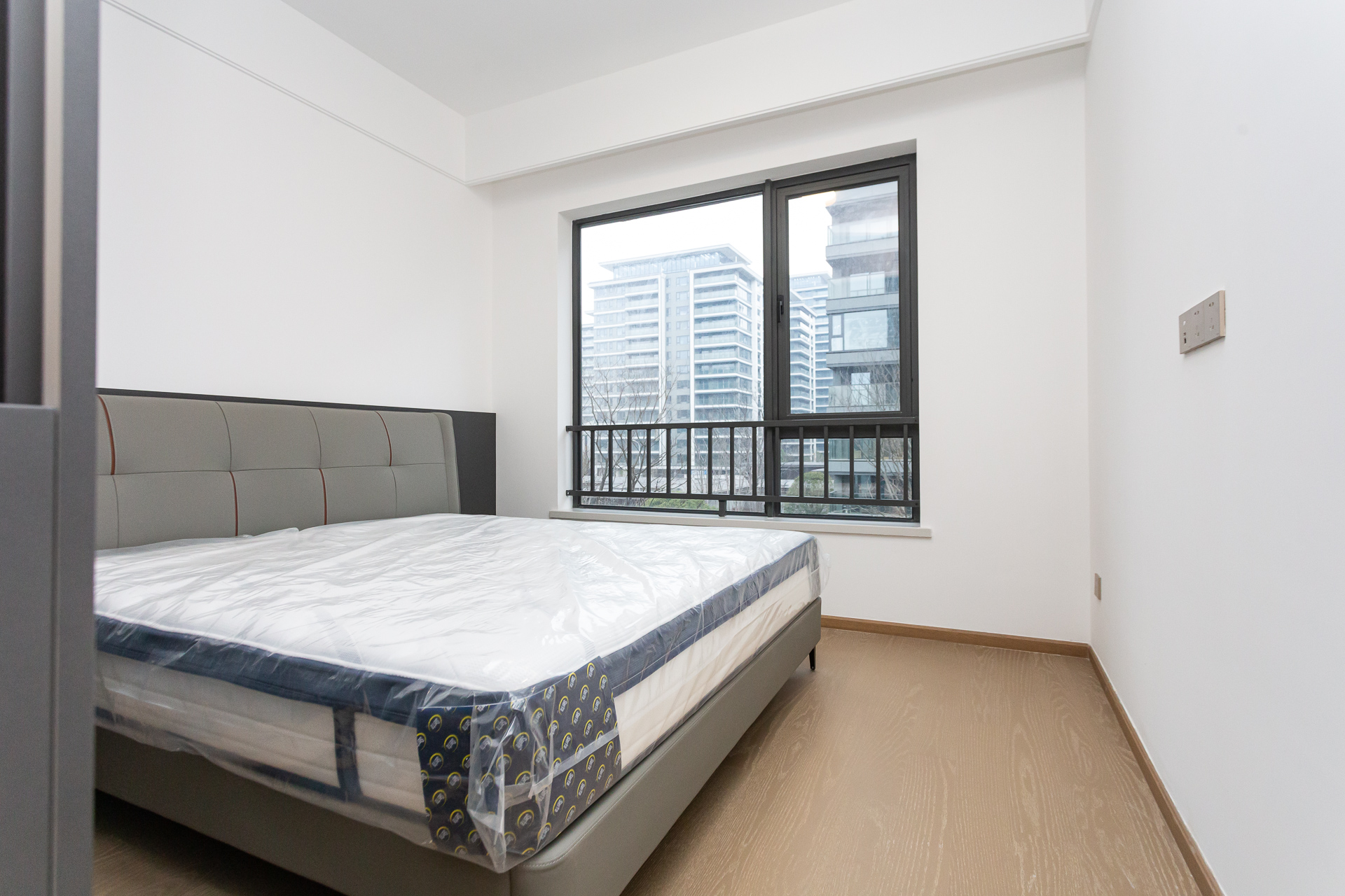 嘉臣道 4室2厅3卫 460.0万 嘉臣道 4室2厅3卫 460.0万卧室