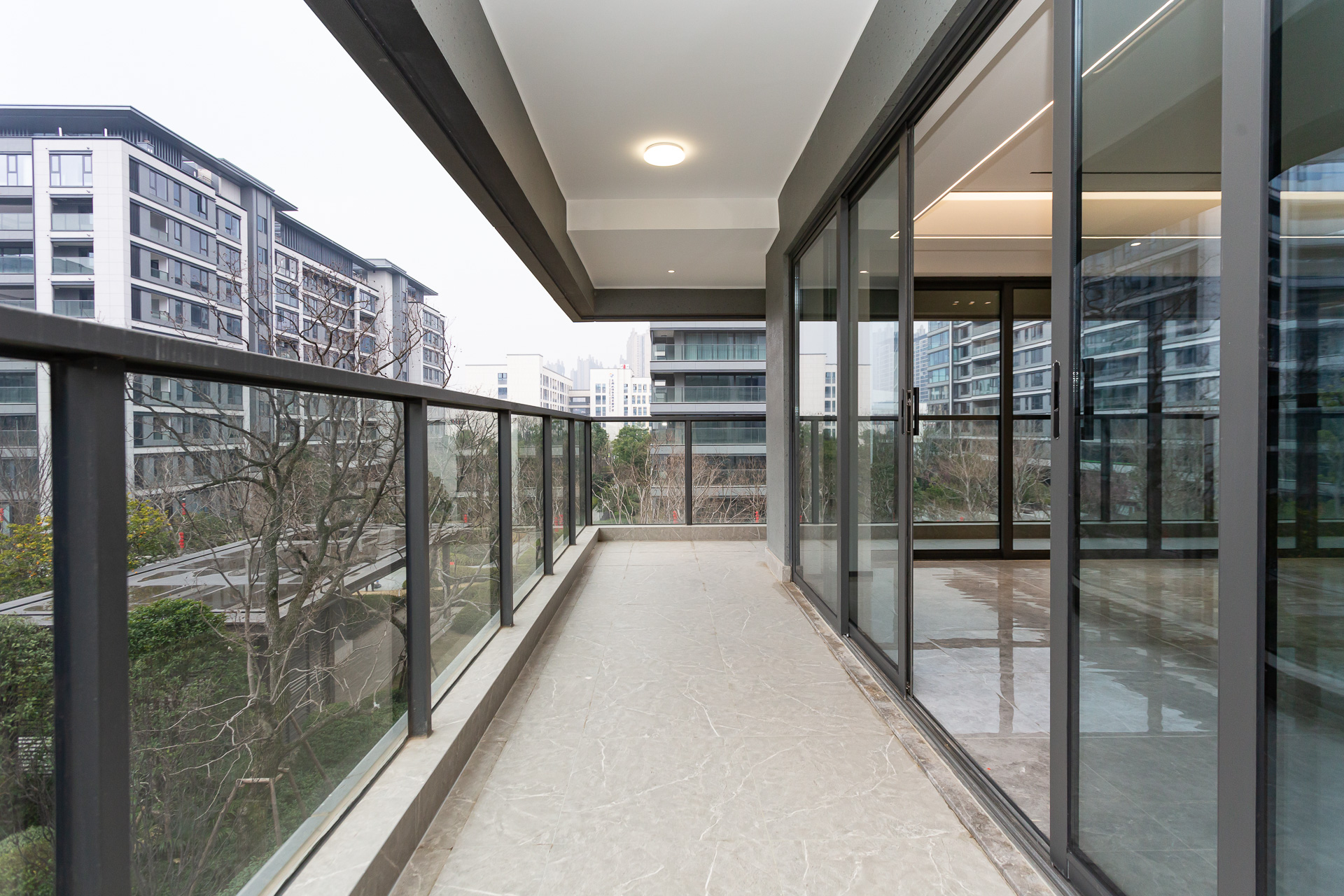 嘉臣道 4室2厅3卫 460.0万 嘉臣道 4室2厅3卫 460.0万阳台