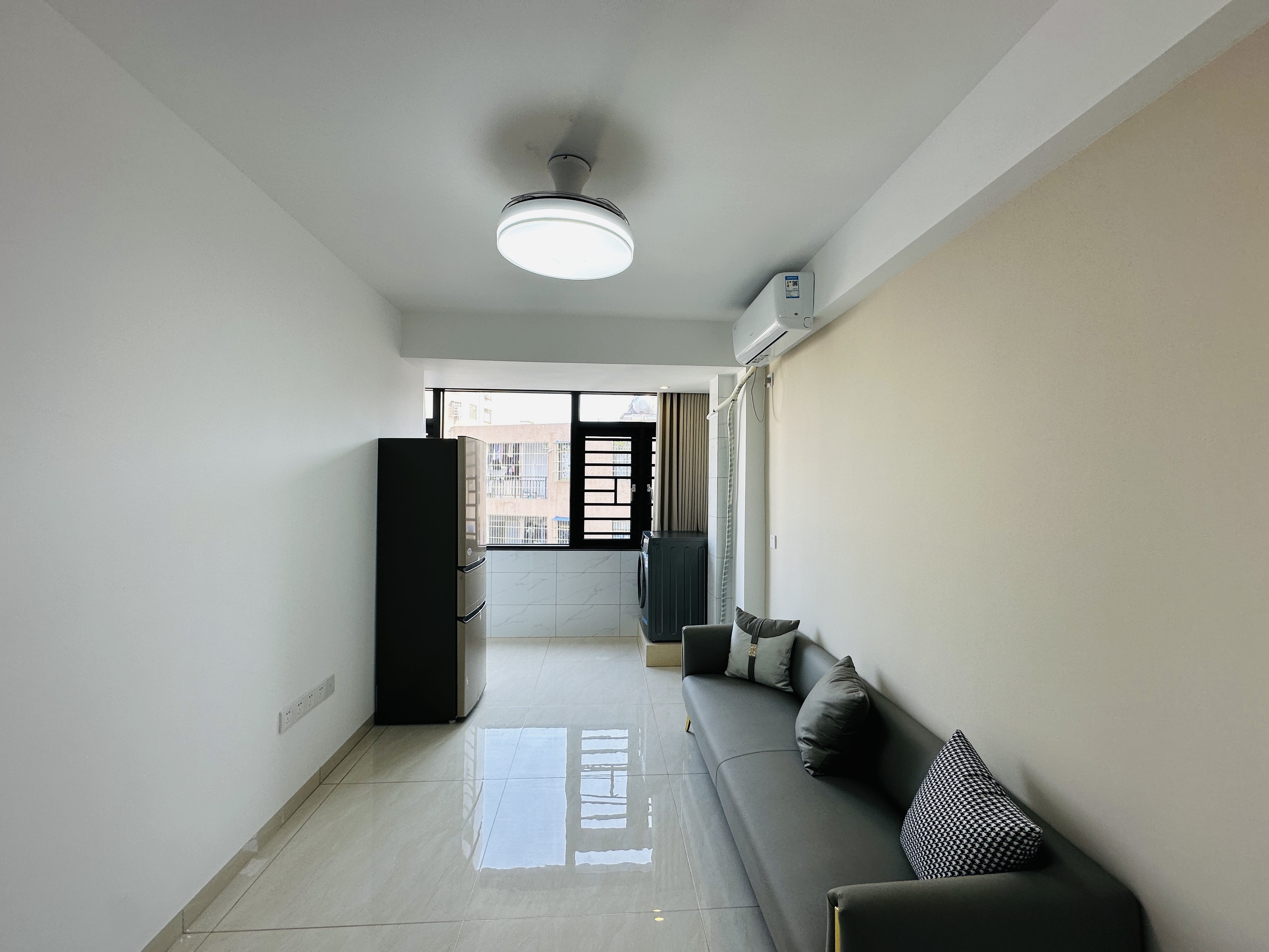 西城别院 1室1厅1卫 59.0万 西城别院 1室1厅1卫 59.0万客厅