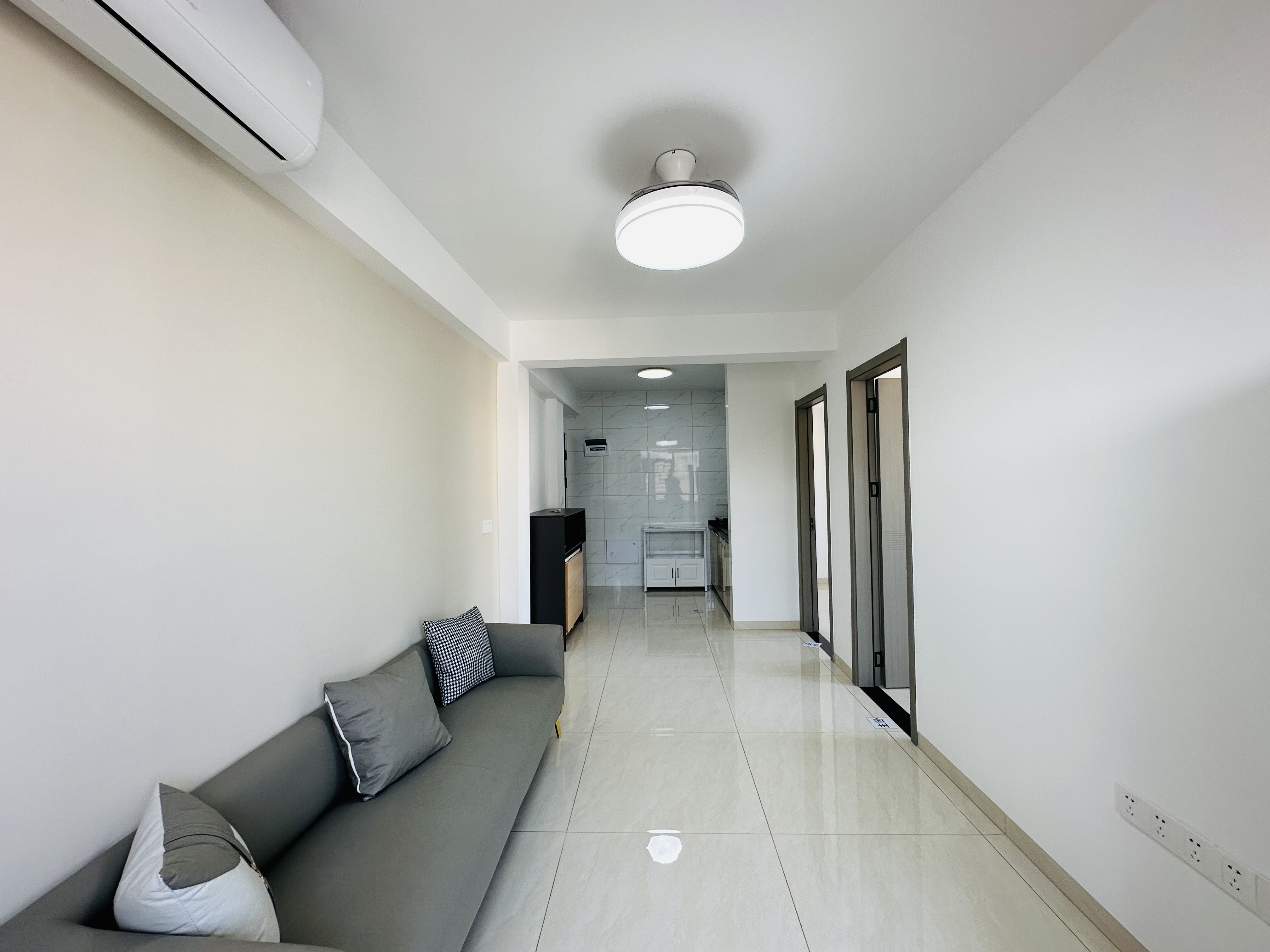 西城别院 1室1厅1卫 59.0万 西城别院 1室1厅1卫 59.0万客厅