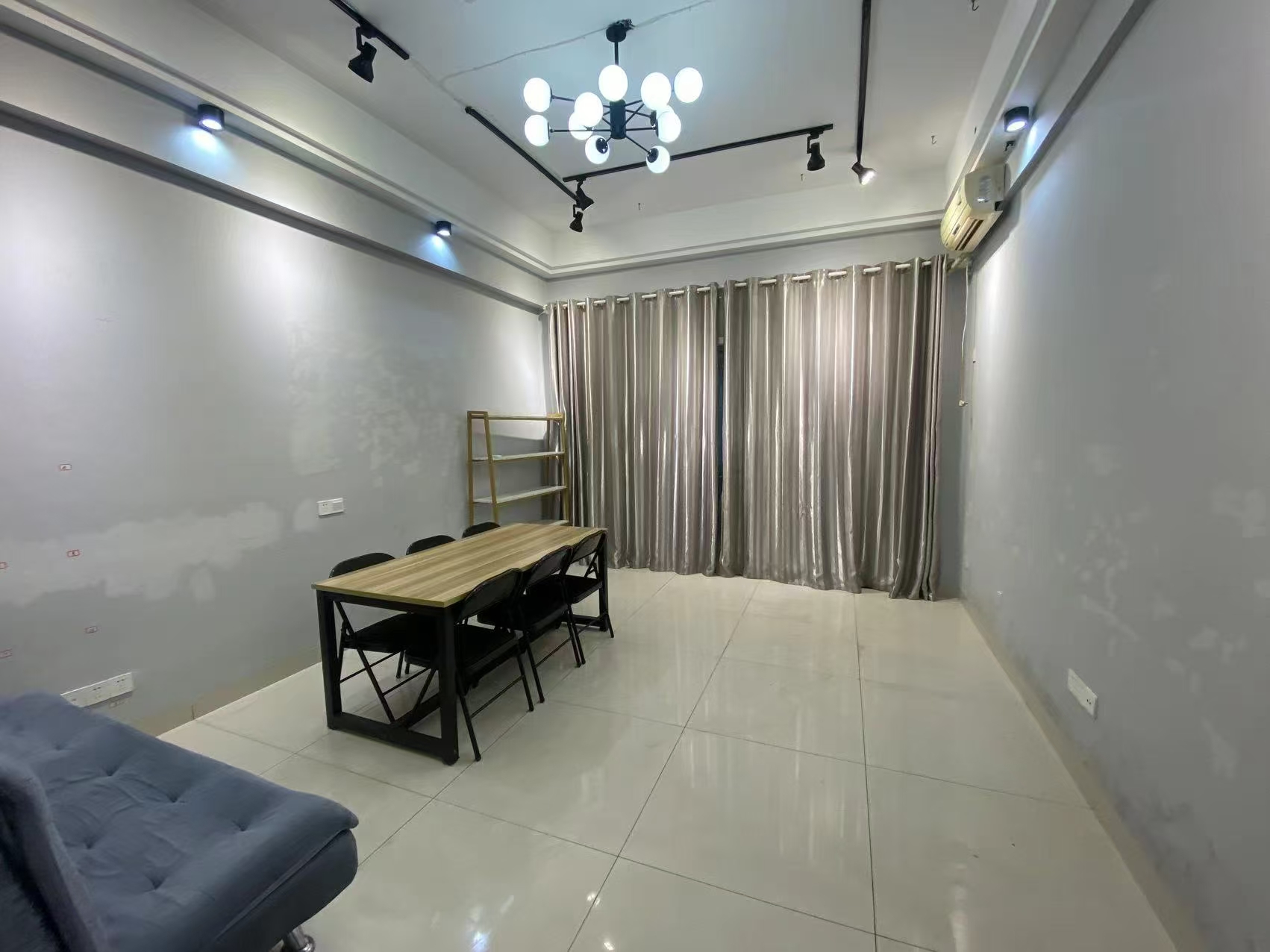 流金岁月-华晨国际 1室1厅1卫 35.0万 流金岁月-华晨国际 1室1厅1卫 35.0万室内图