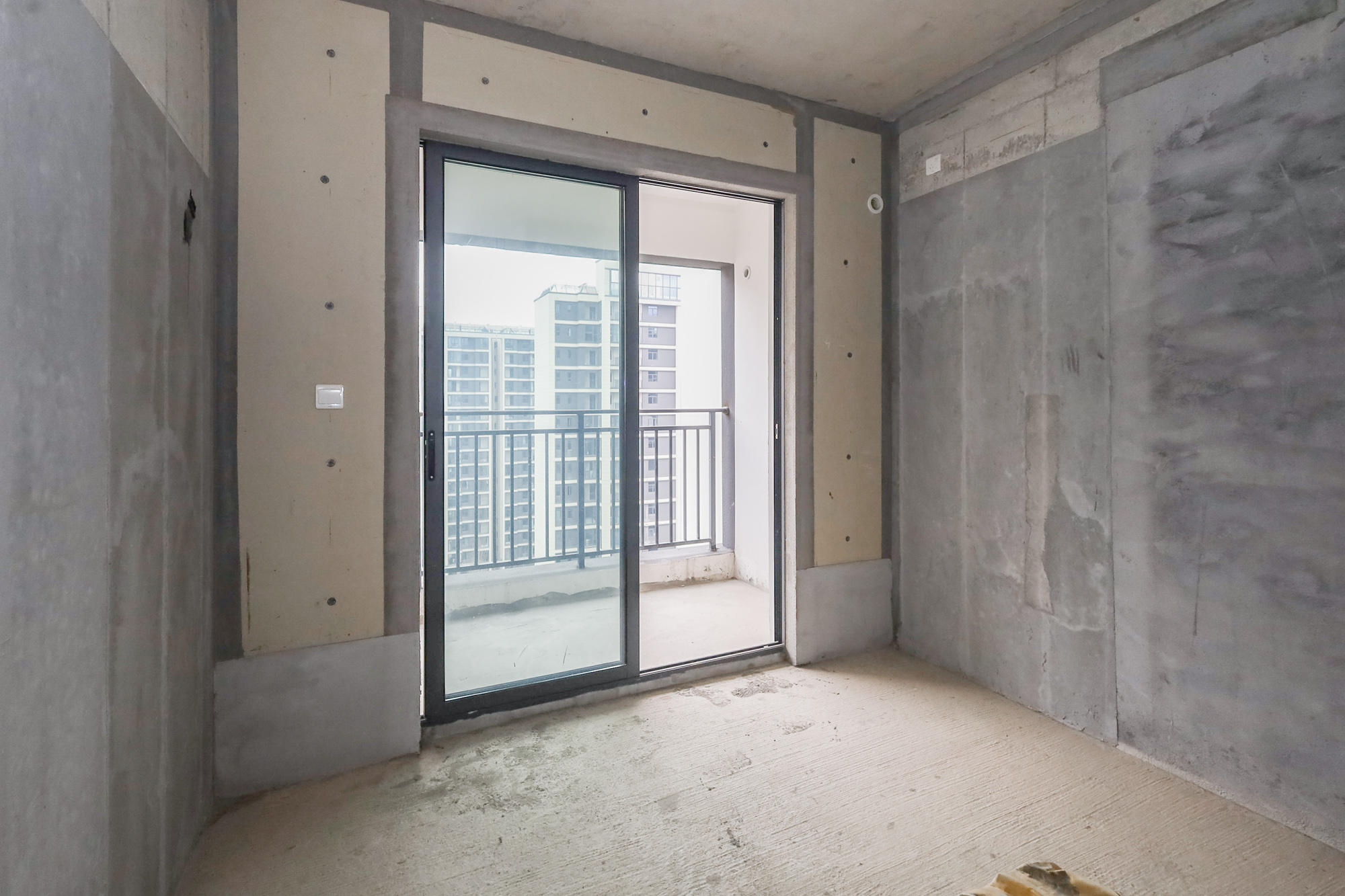轨道中建麓江府  4室2厅2卫   228.00万其他