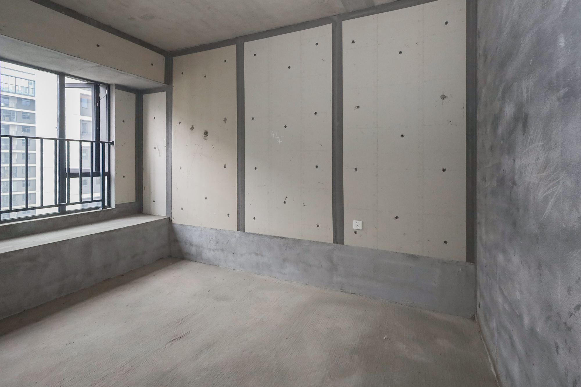 轨道中建麓江府  4室2厅2卫   228.00万卧室