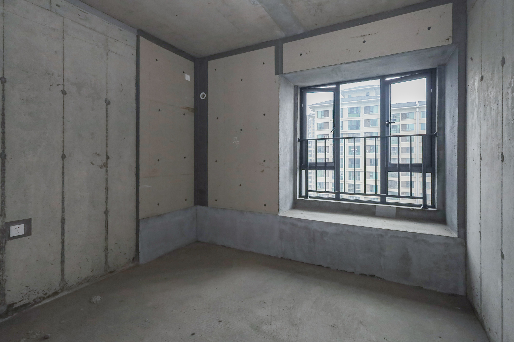 轨道中建麓江府  4室2厅2卫   228.00万卧室