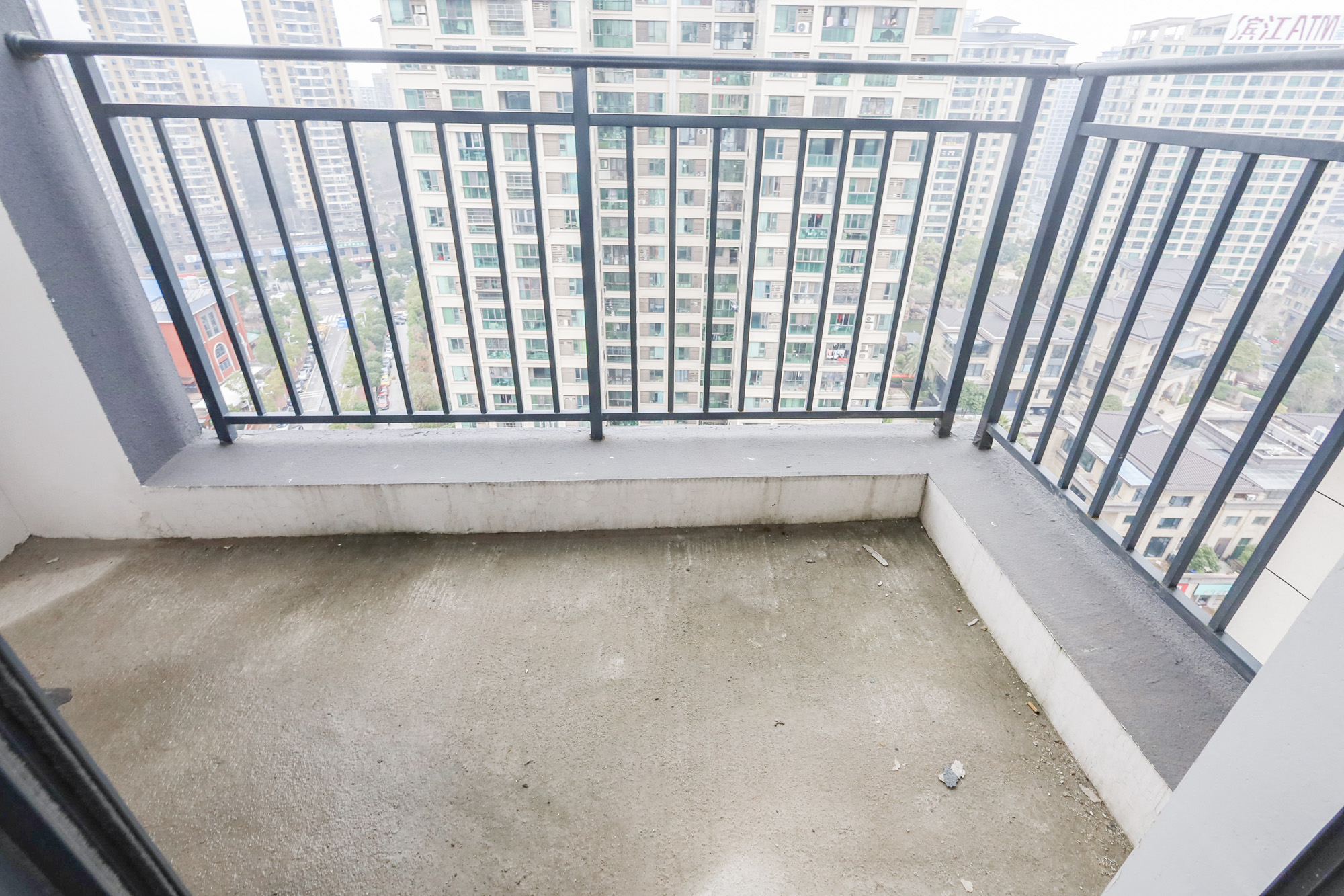 轨道中建麓江府  4室2厅2卫   228.00万阳台