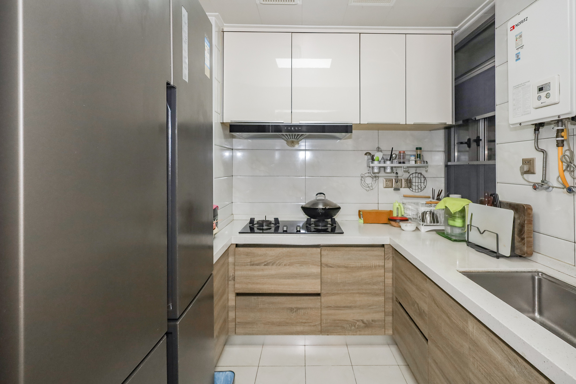 八方小区B区 3室2厅2卫 397.0万 八方小区B区 3室2厅2卫 397.0万厨房