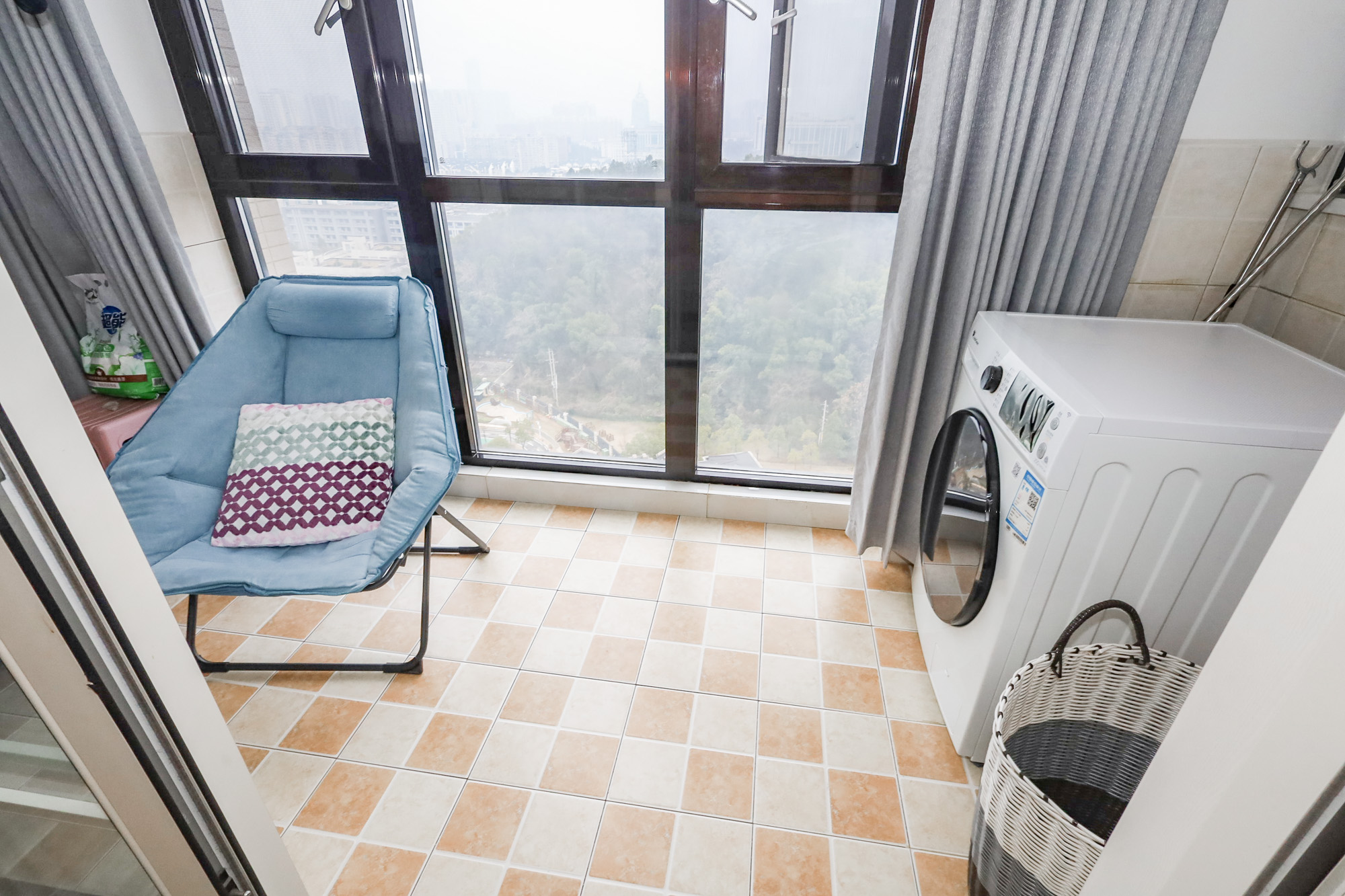 八方小区B区 3室2厅2卫 397.0万 八方小区B区 3室2厅2卫 397.0万阳台