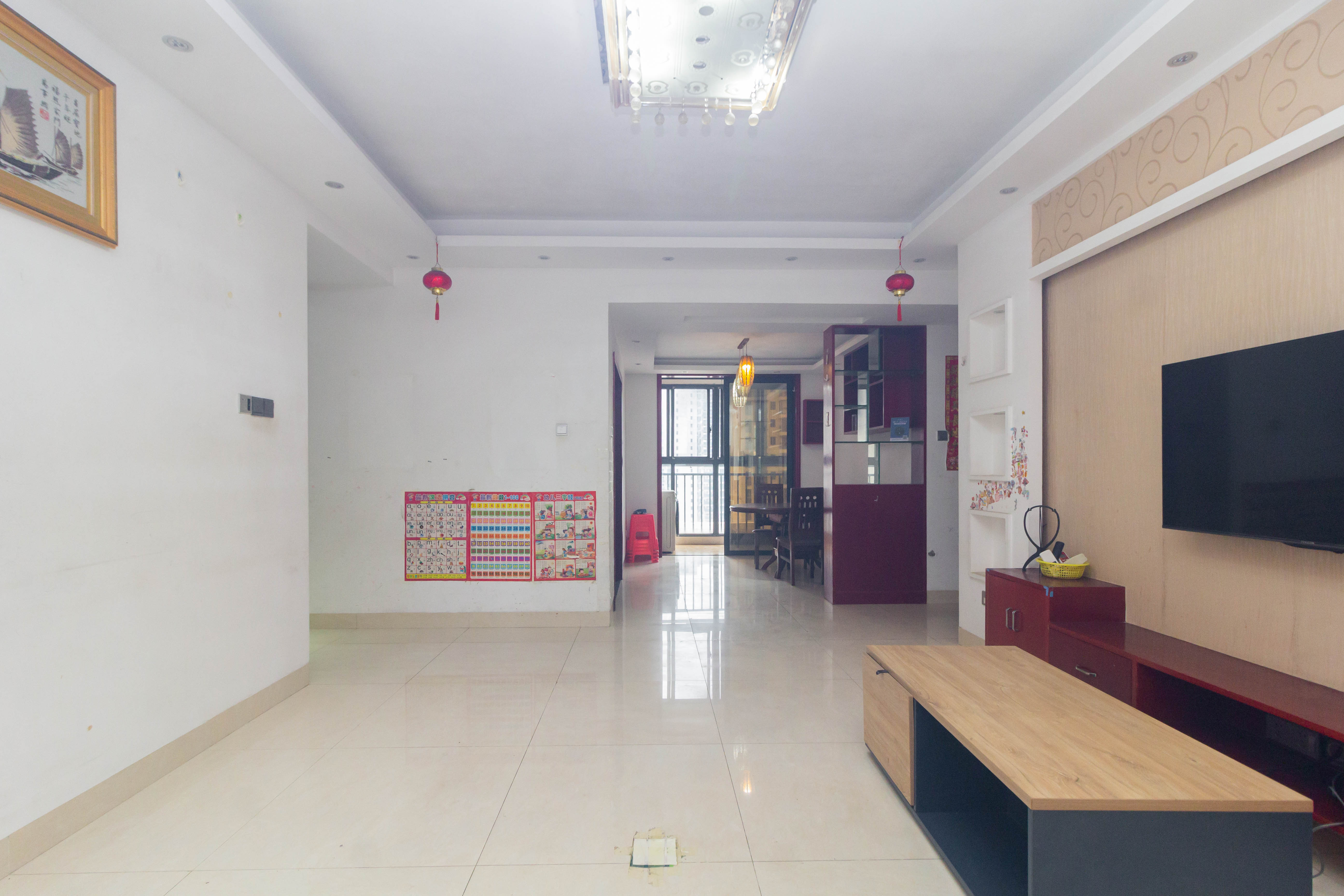 东岸城邦 4室2厅2卫 125.0万 东岸城邦 4室2厅2卫 125.0万客厅