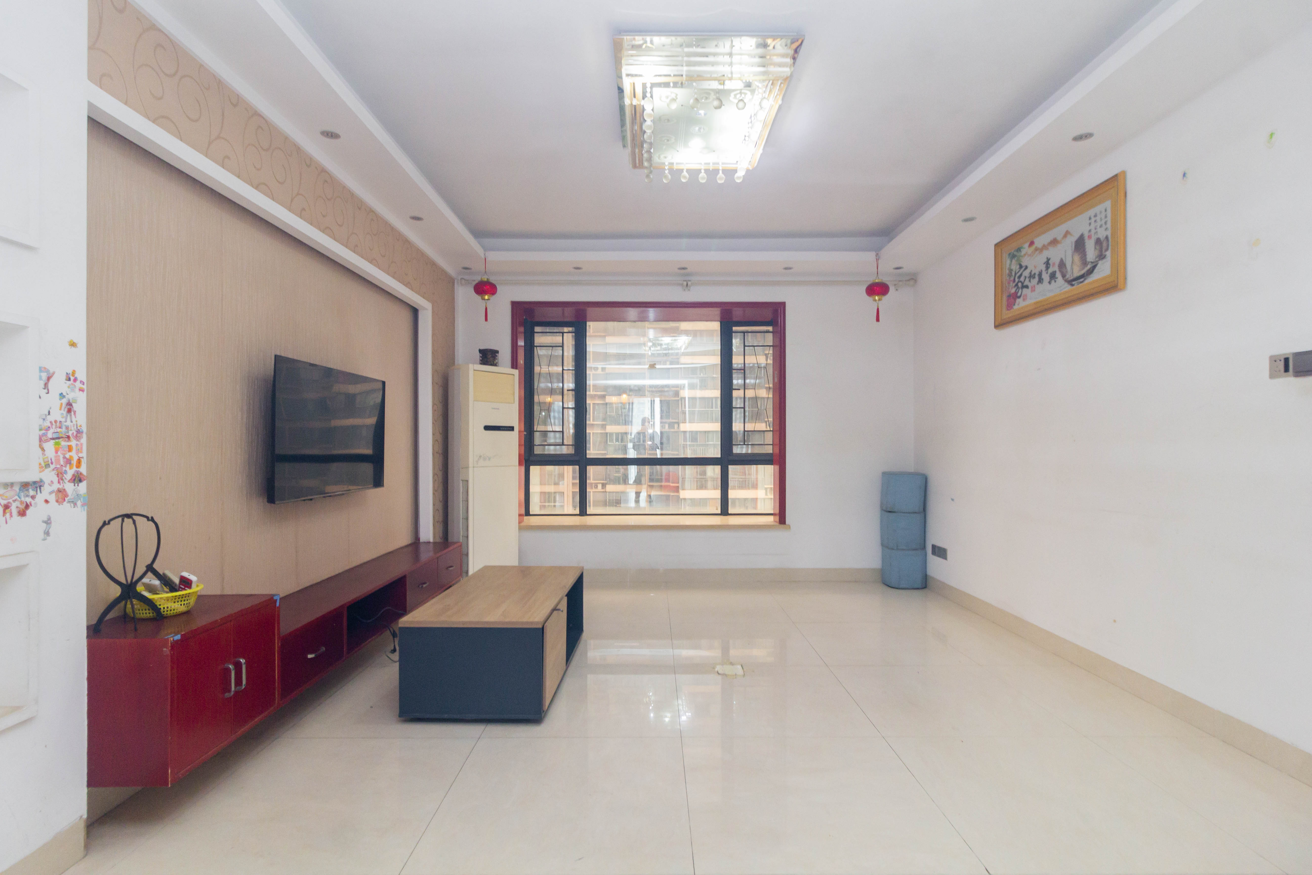 东岸城邦 4室2厅2卫 125.0万 东岸城邦 4室2厅2卫 125.0万客厅